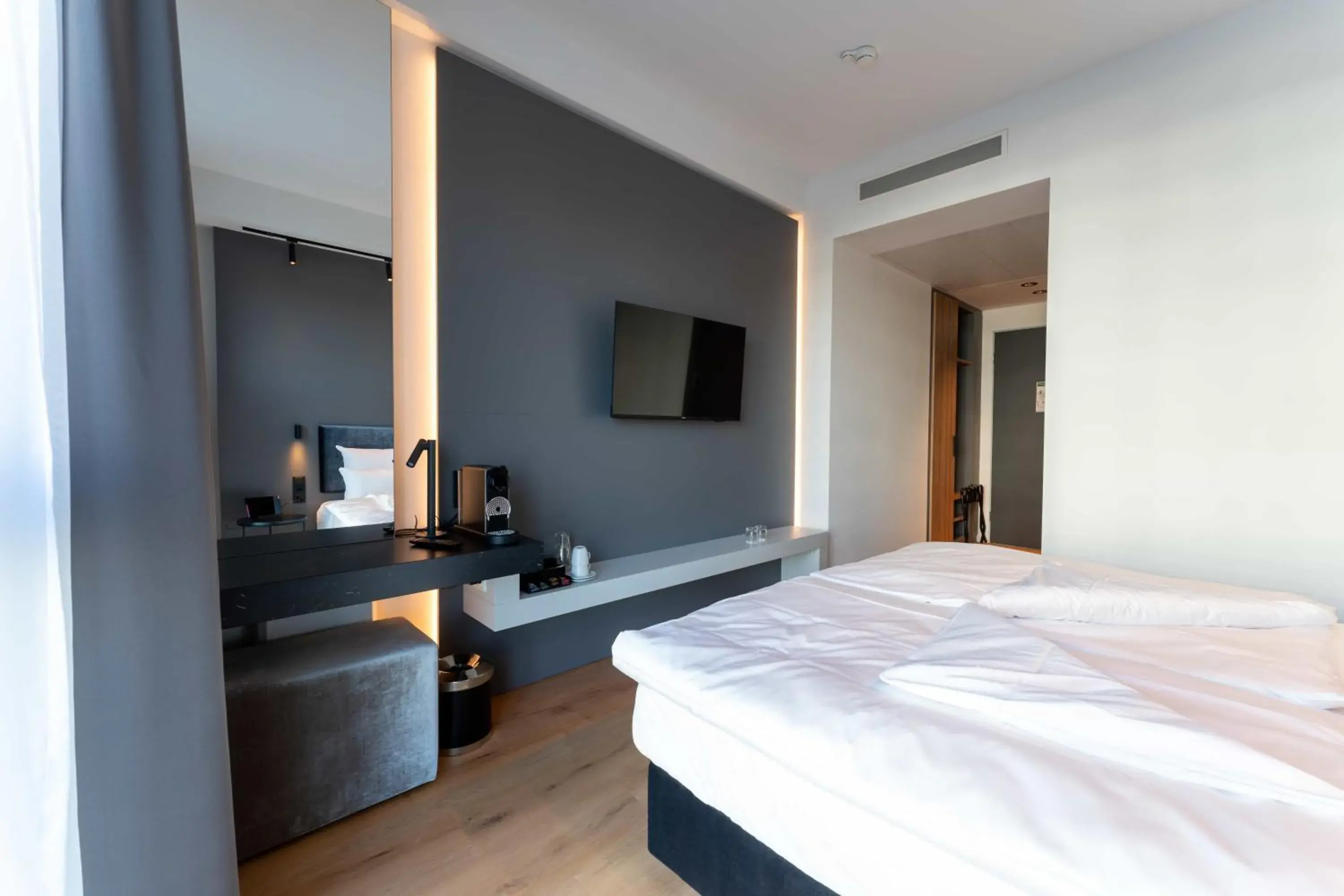 Standard Double Room in Frames Hotel GmbH Standard Double Room in Frames Hotel GmbH