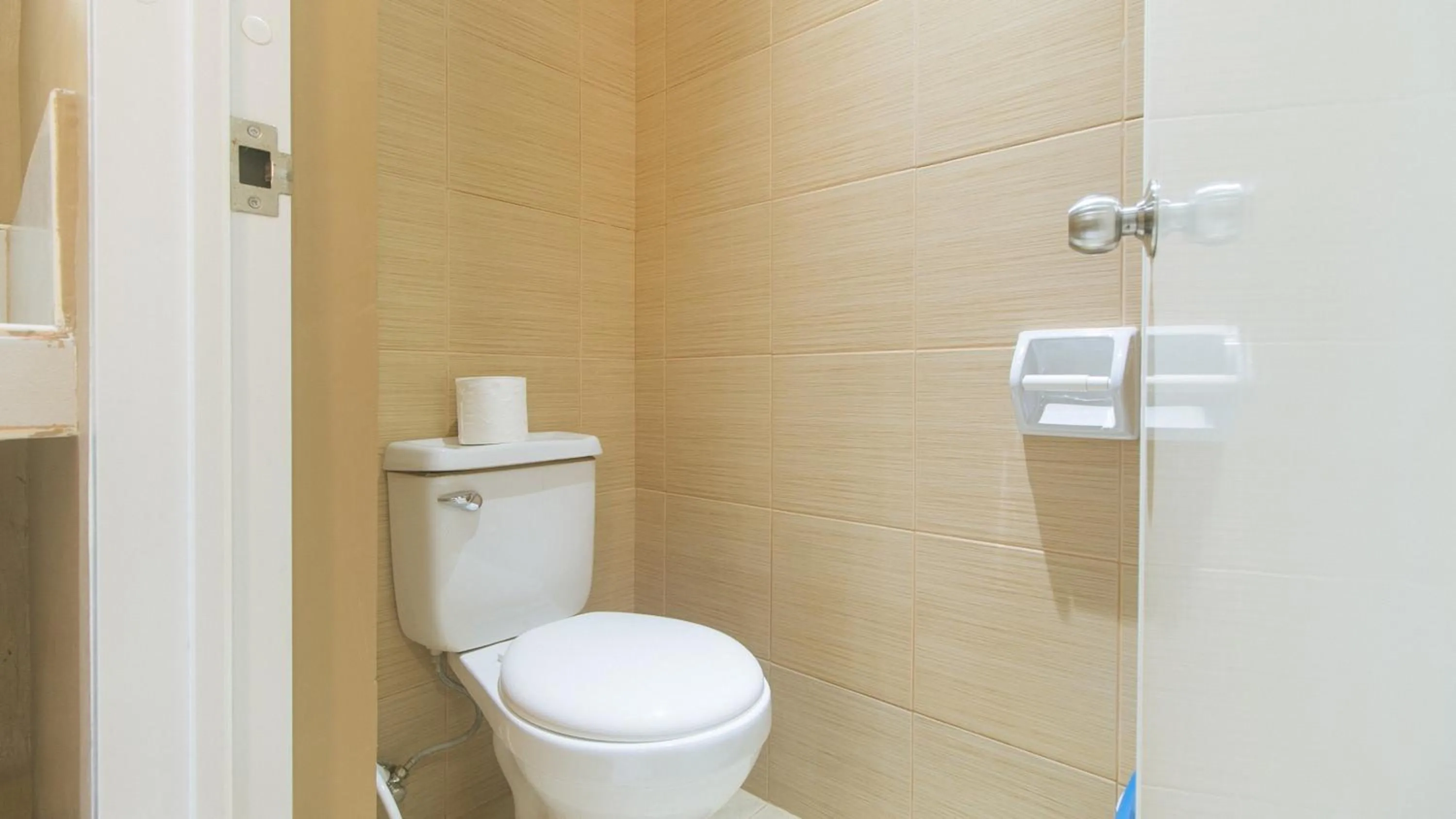 Shower in RedDoorz at Nucell