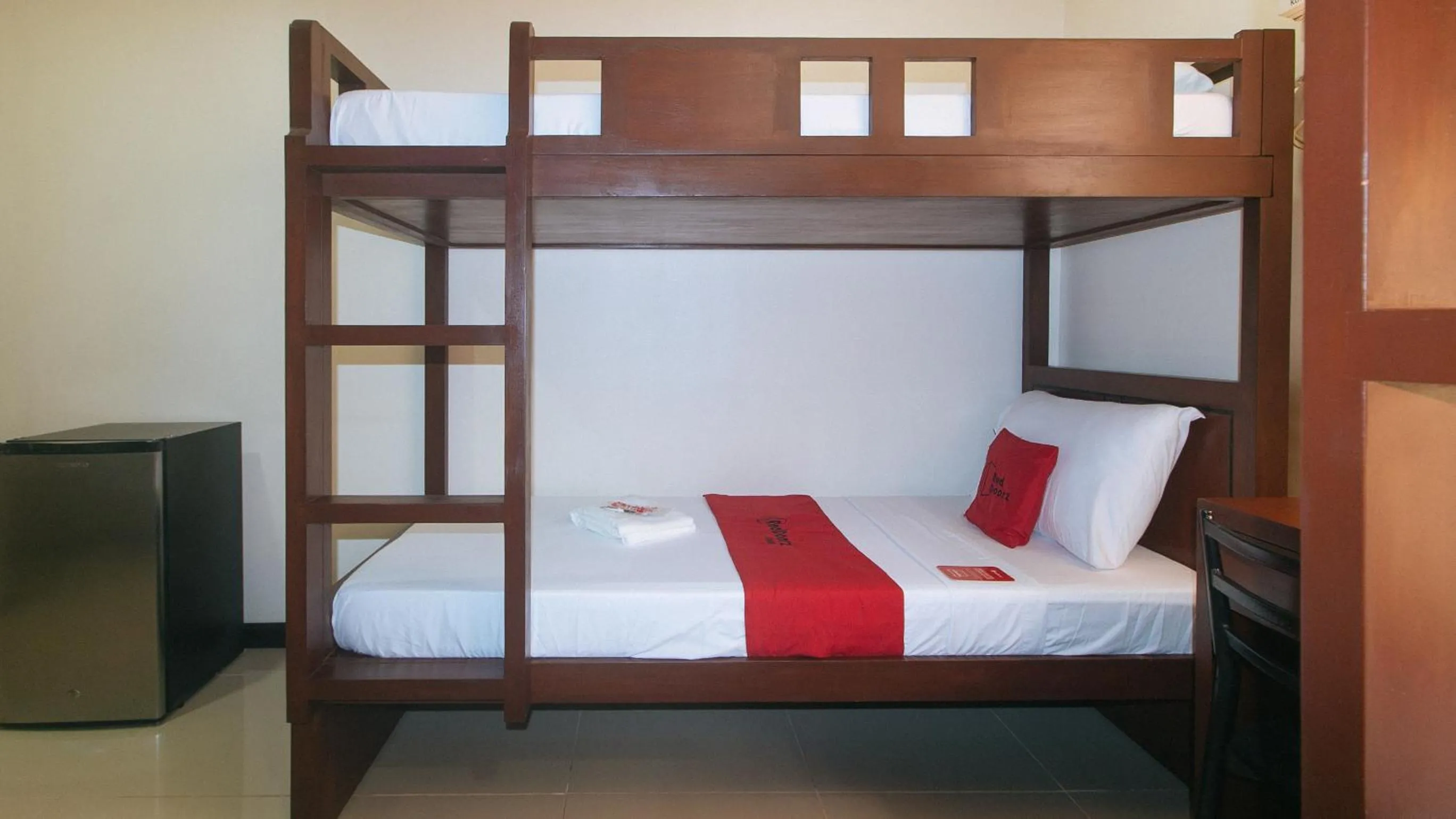 Photo of the whole room, Bed in RedDoorz at Nucell