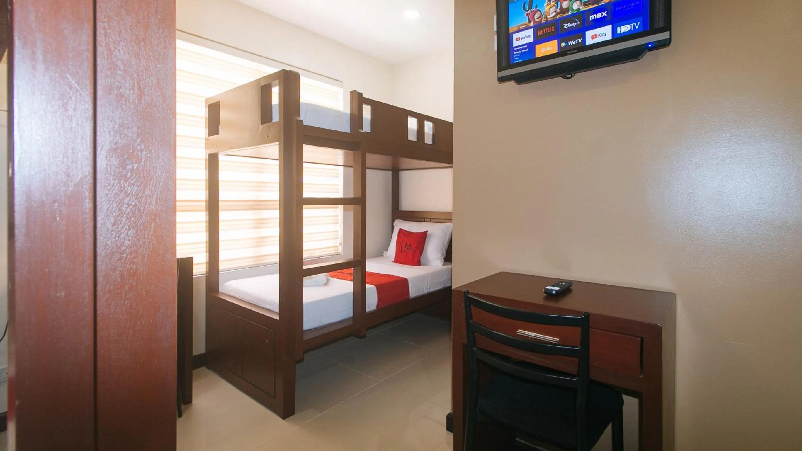 Photo of the whole room, Bed in RedDoorz at Nucell