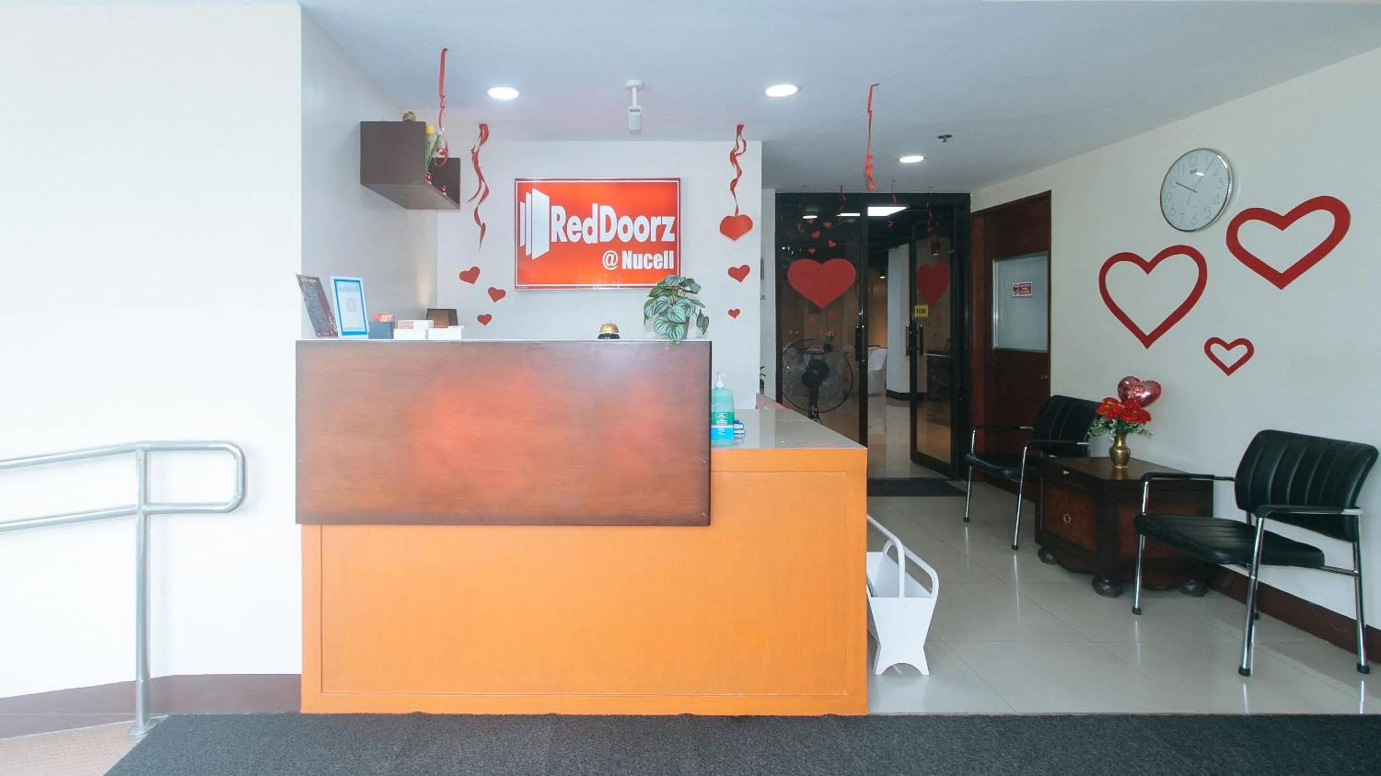 Lobby or reception in RedDoorz at Nucell