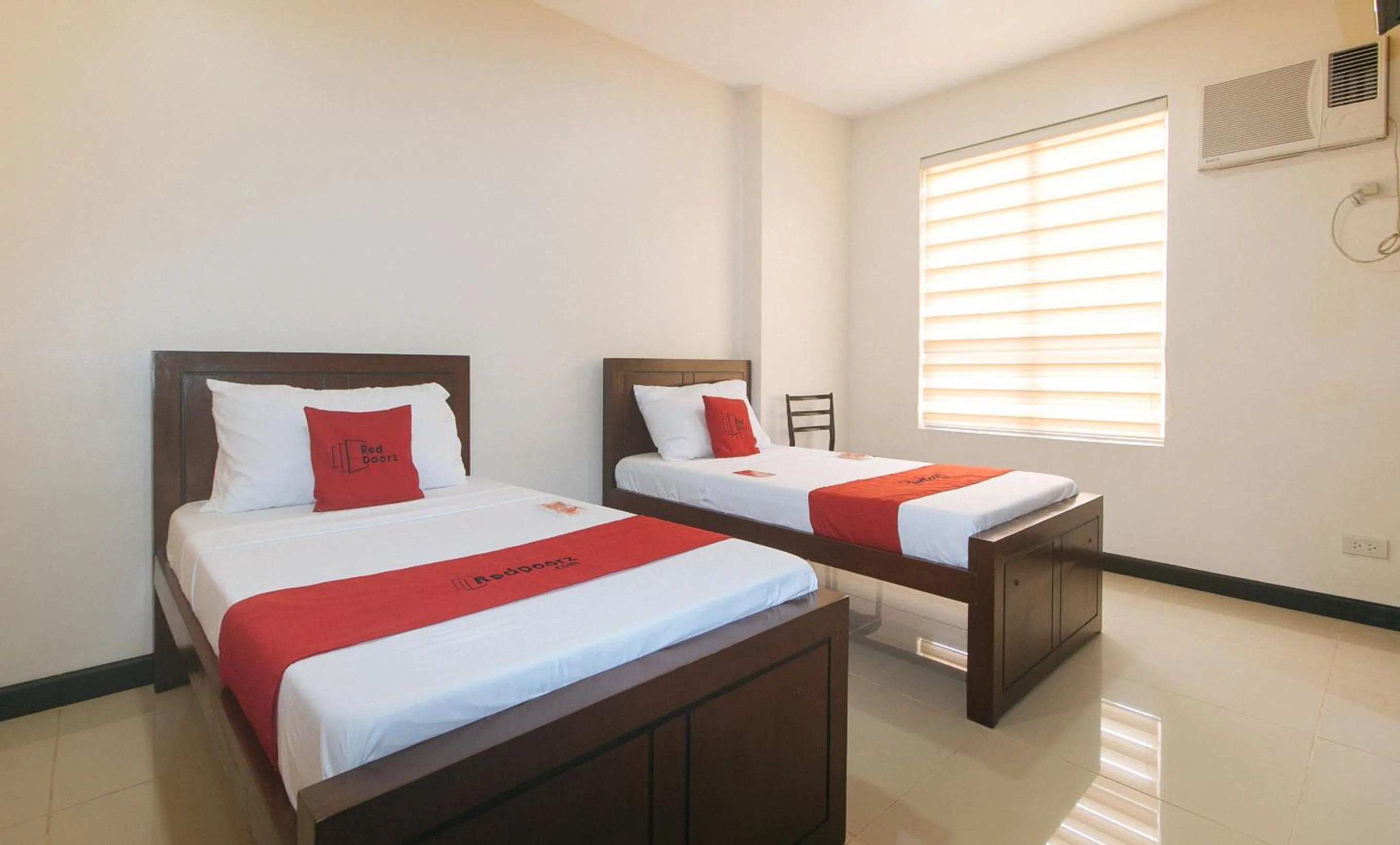 Photo of the whole room, Bed in RedDoorz at Nucell