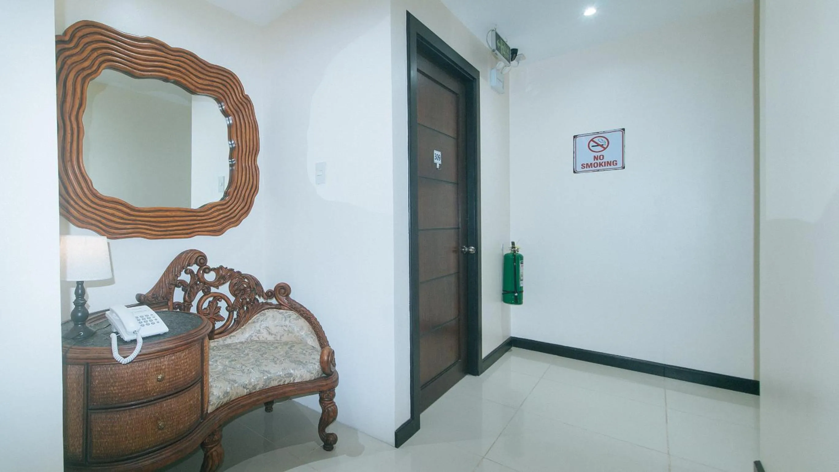 Living room, Bed in RedDoorz at Nucell