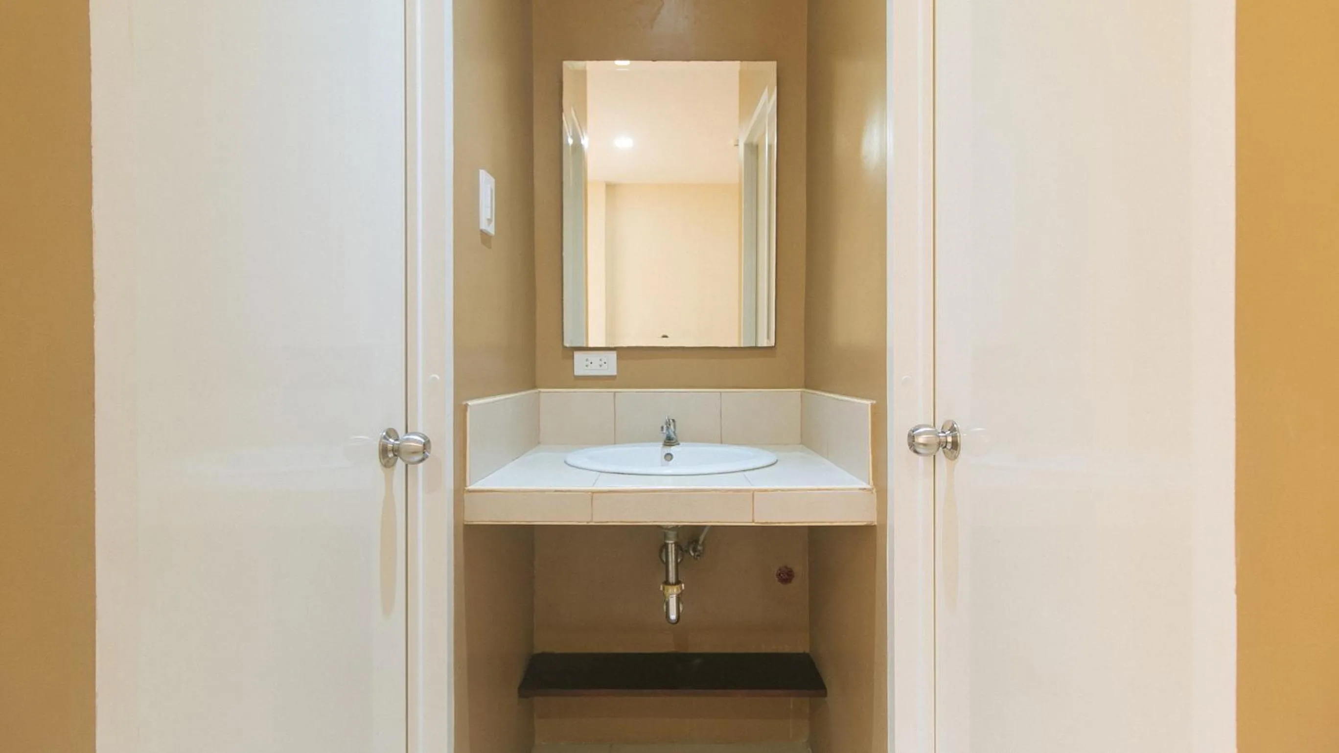 Bathroom in RedDoorz at Nucell