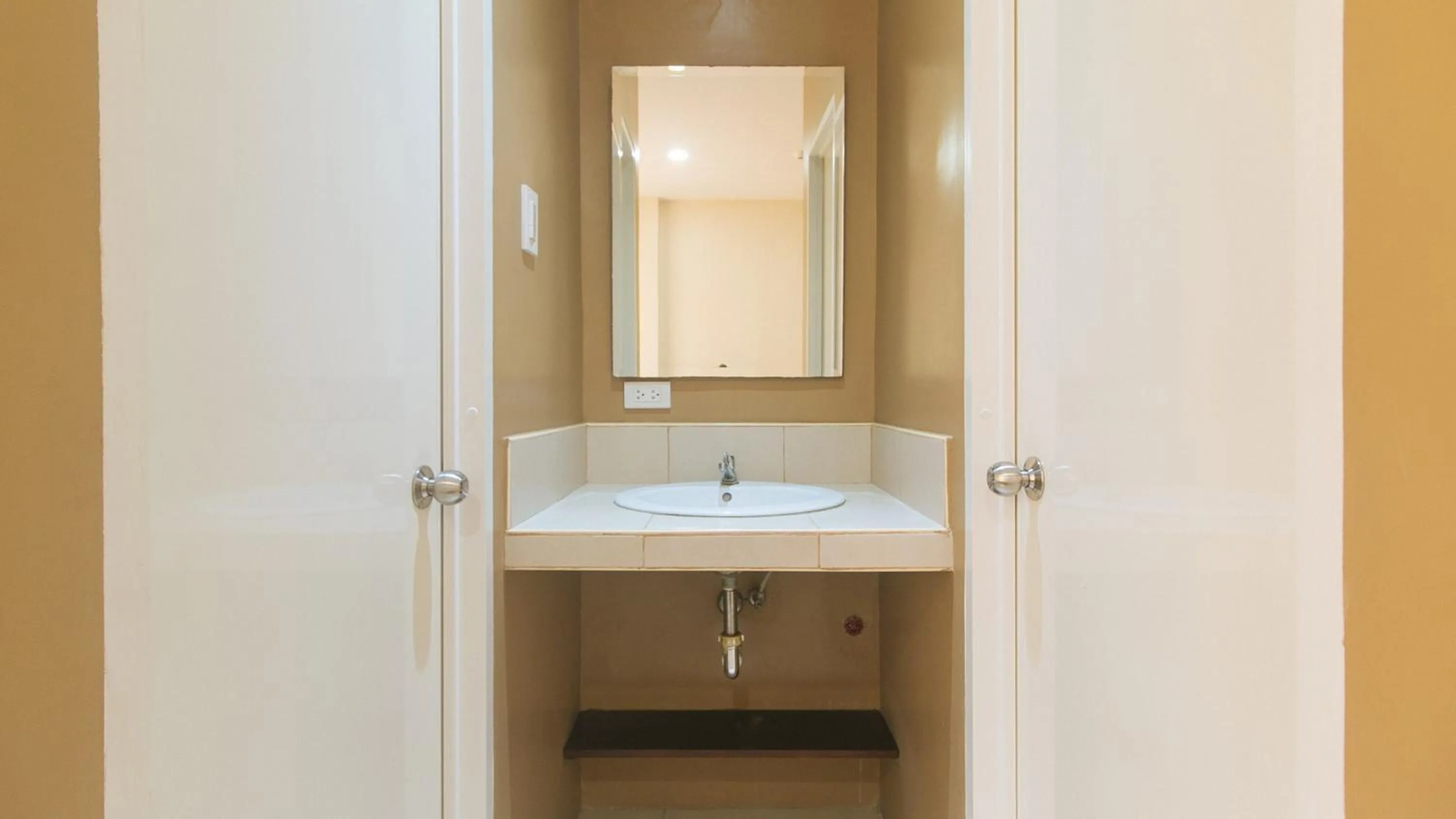Bathroom in RedDoorz at Nucell