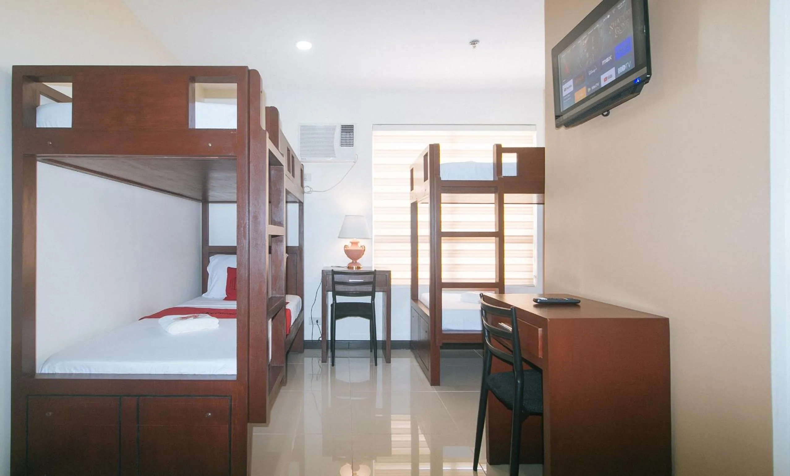 TV and multimedia, Bed in RedDoorz at Nucell