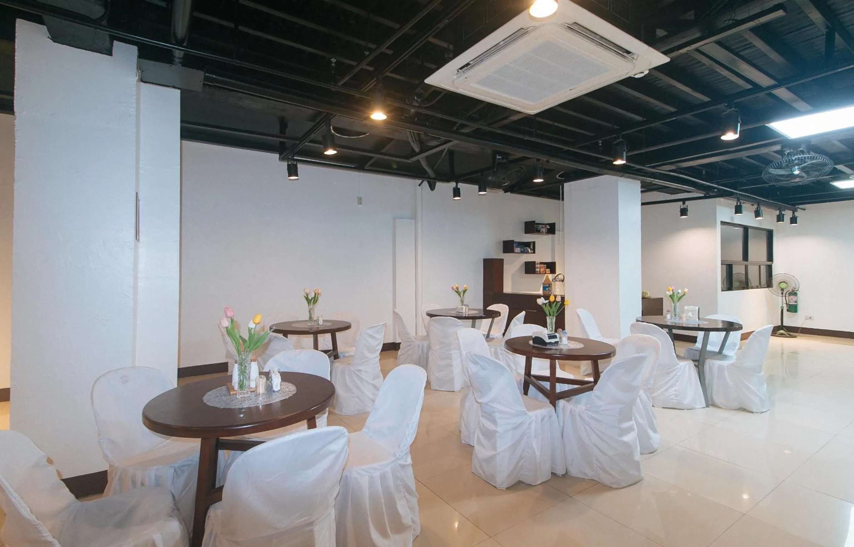 Banquet/Function facilities in RedDoorz at Nucell