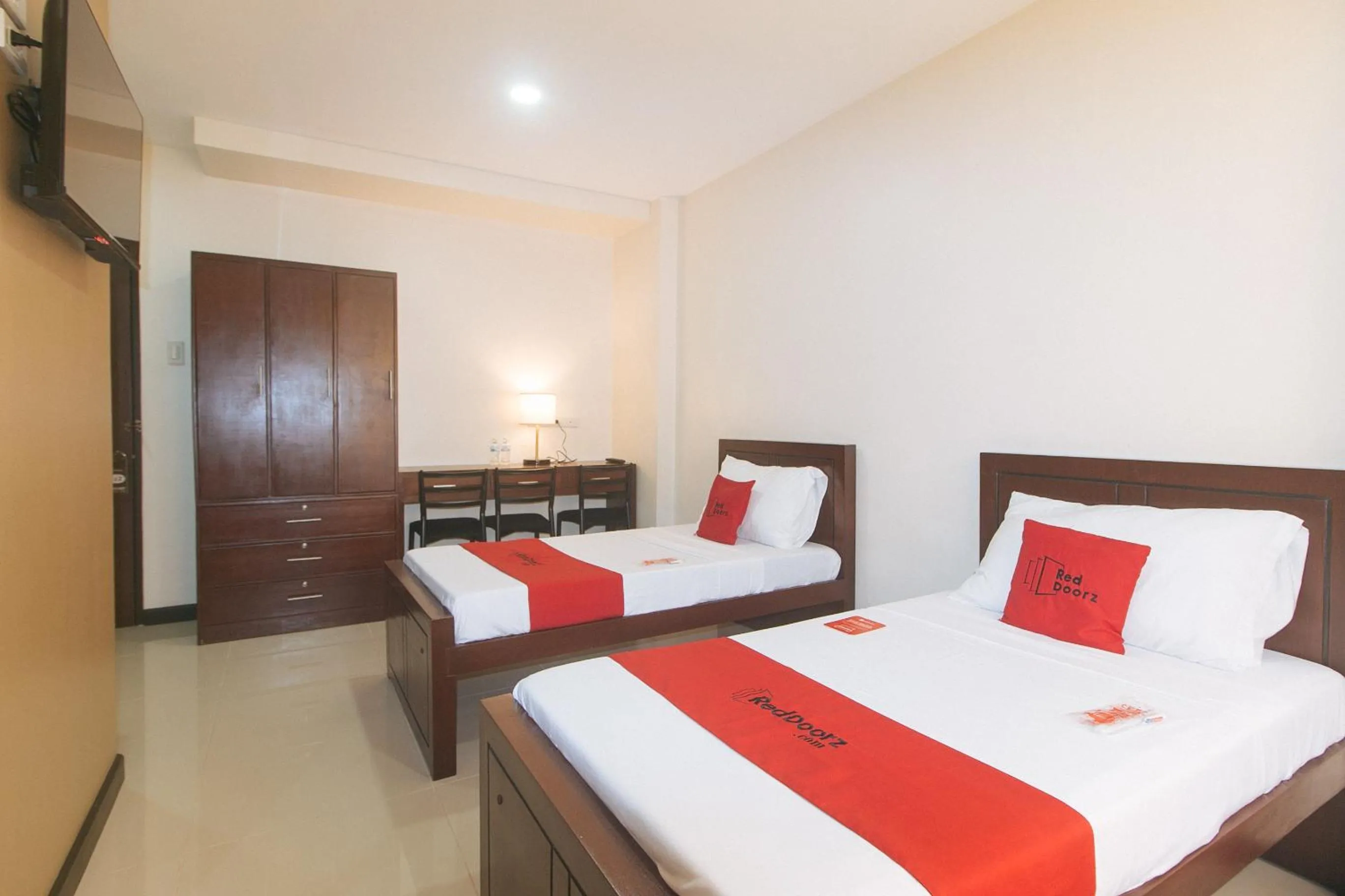 Bed in RedDoorz at Nucell