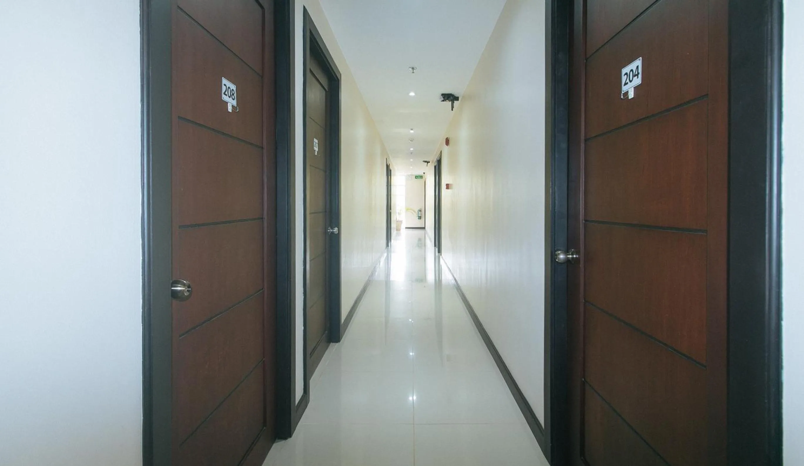 Area and facilities in RedDoorz at Nucell