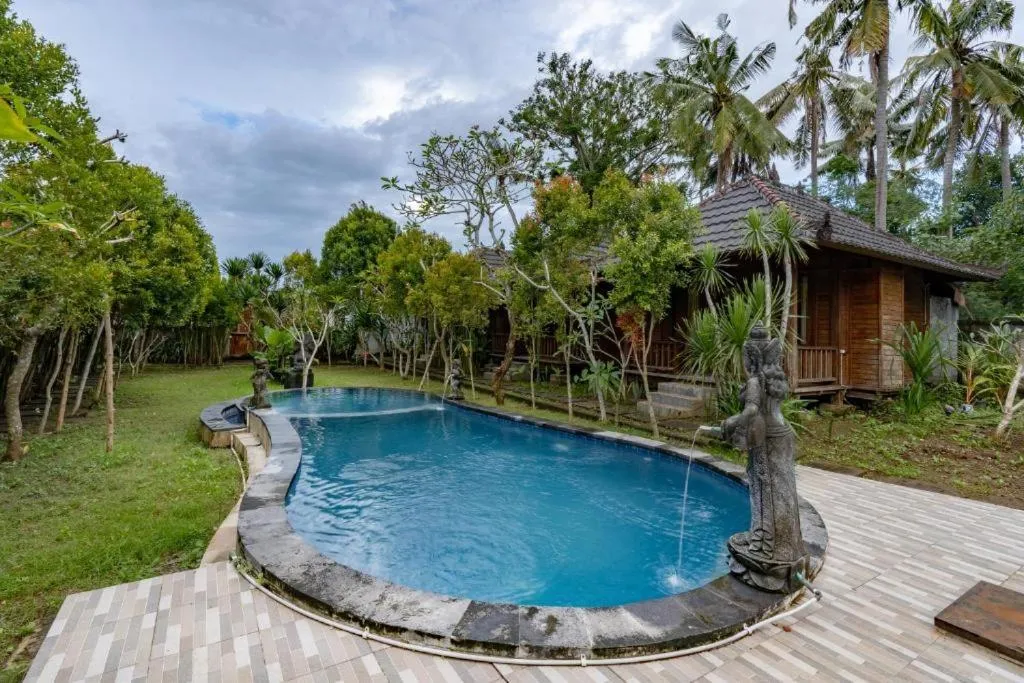 Swimming pool in Raira's Villas Lembongan