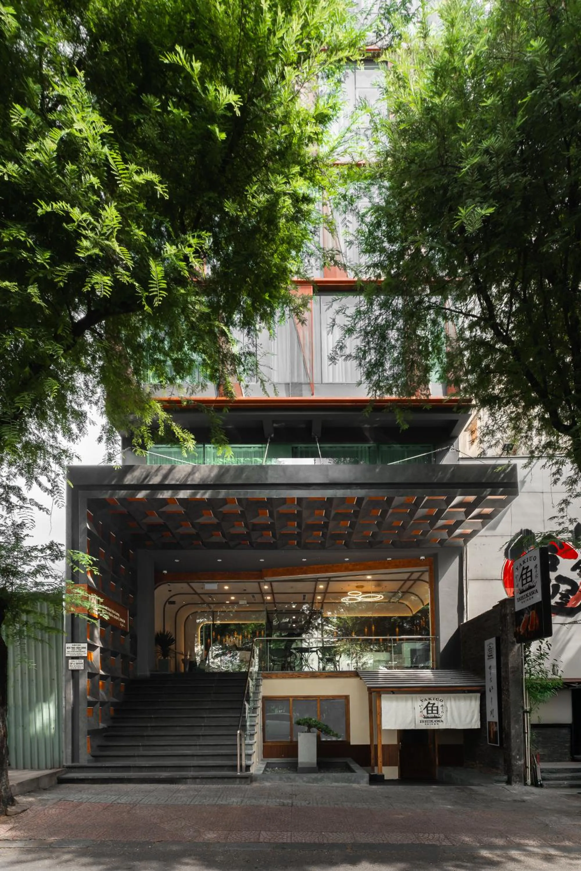 Property building in Kin Hotel Thai Van Lung