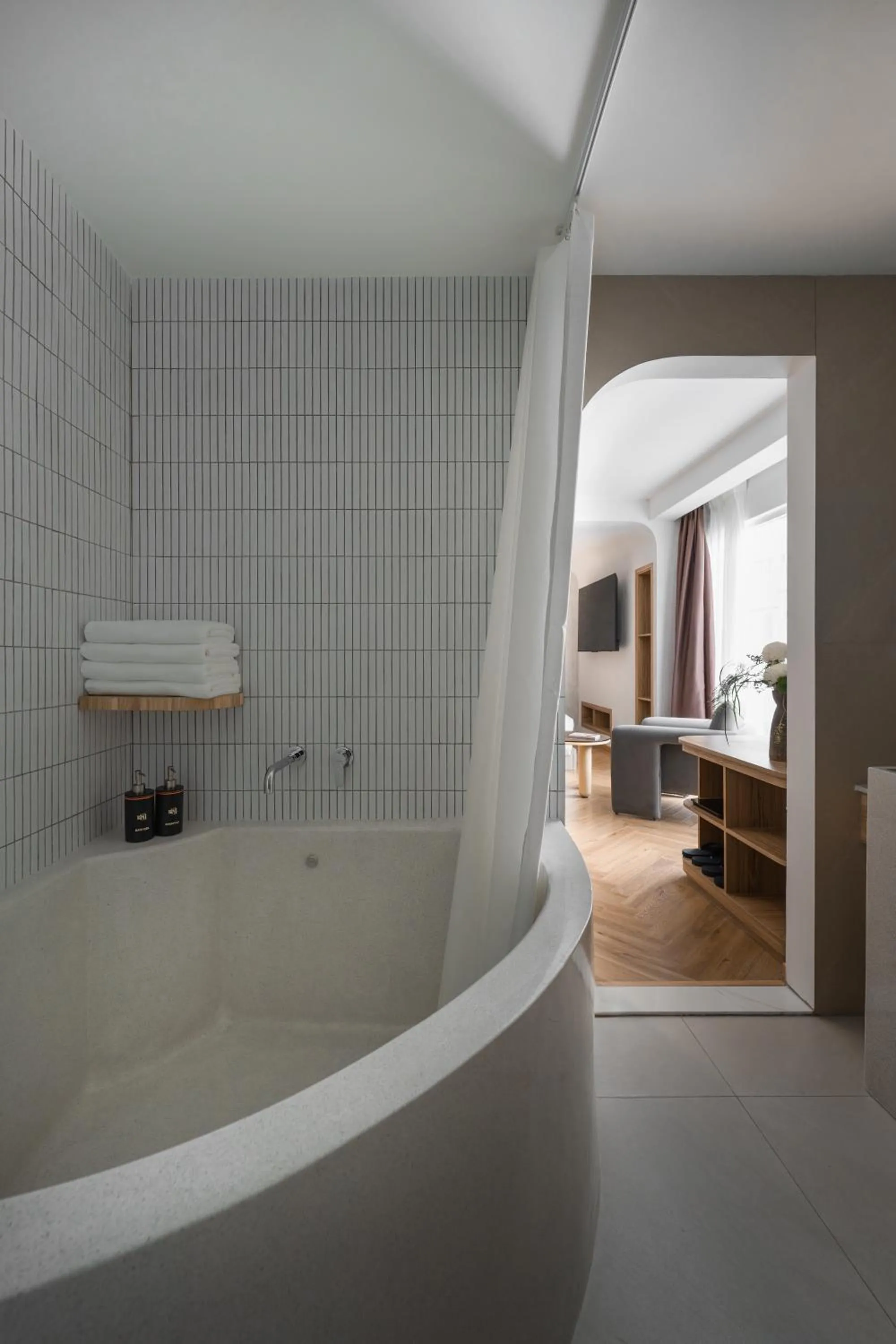 Bath in Kin Hotel Thai Van Lung