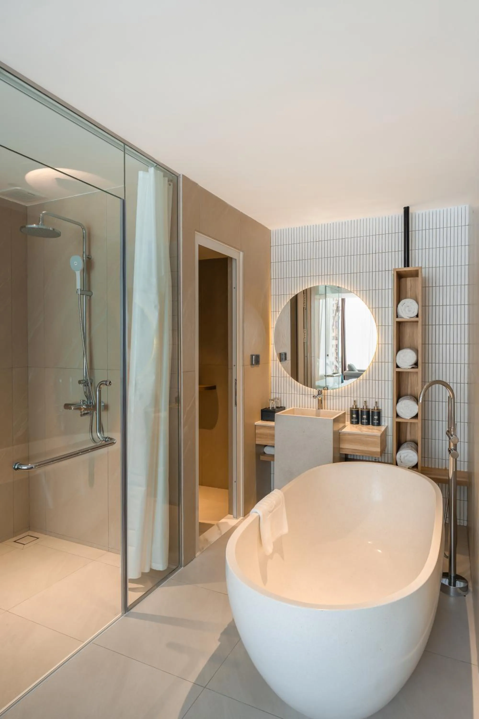 Shower in Kin Hotel Thai Van Lung