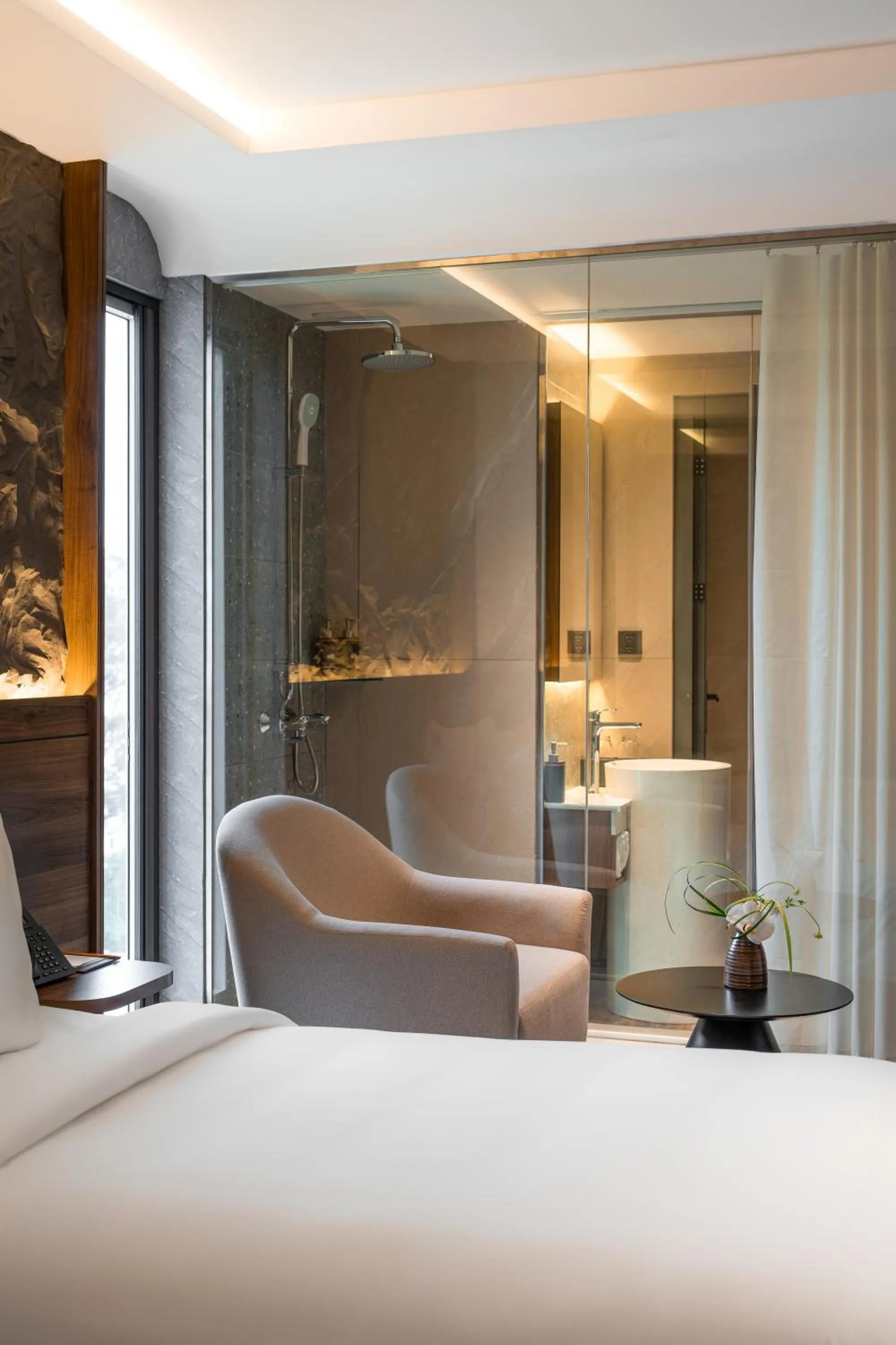 Shower, Bed in Kin Hotel Thai Van Lung