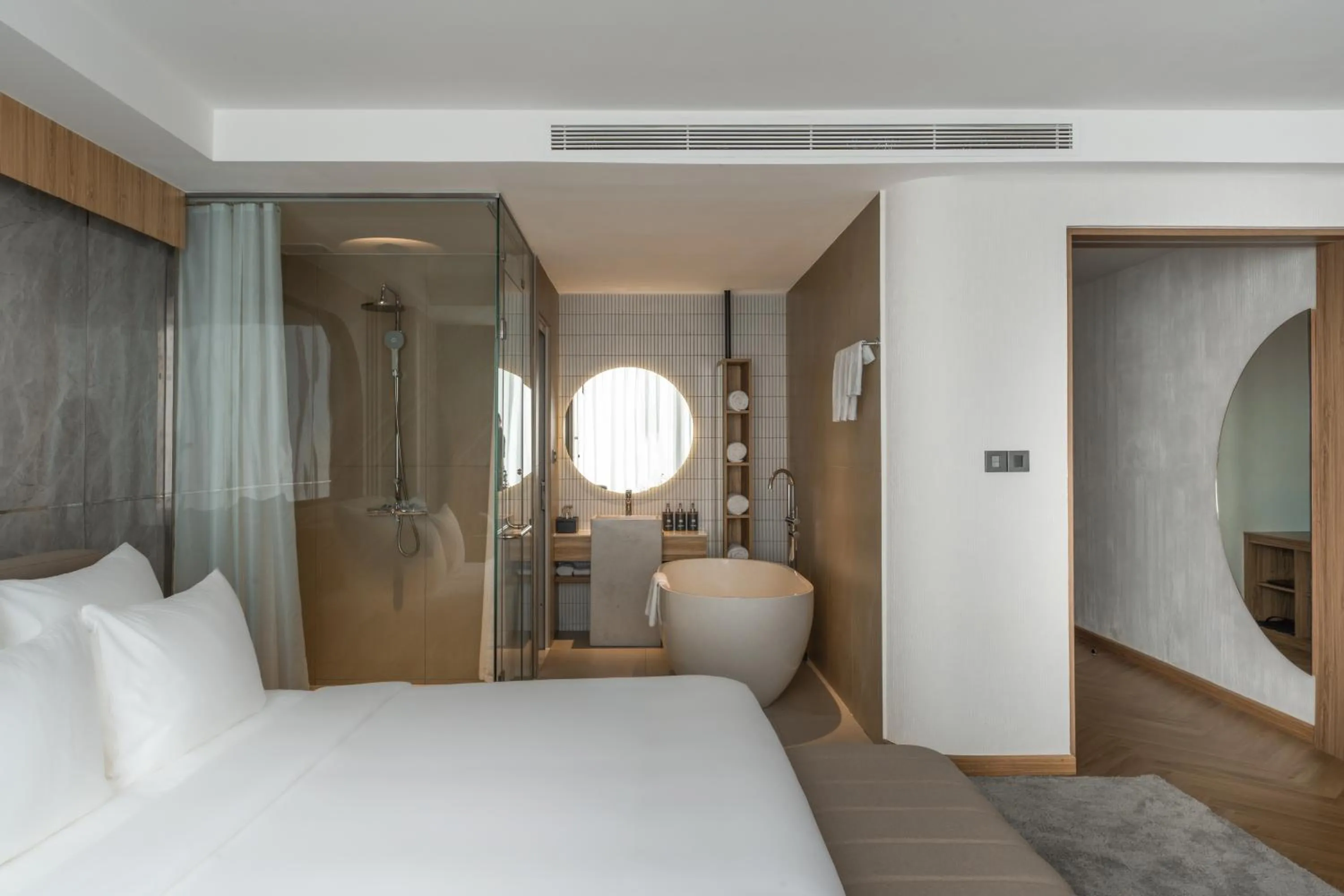 Shower, Bed in Kin Hotel Thai Van Lung