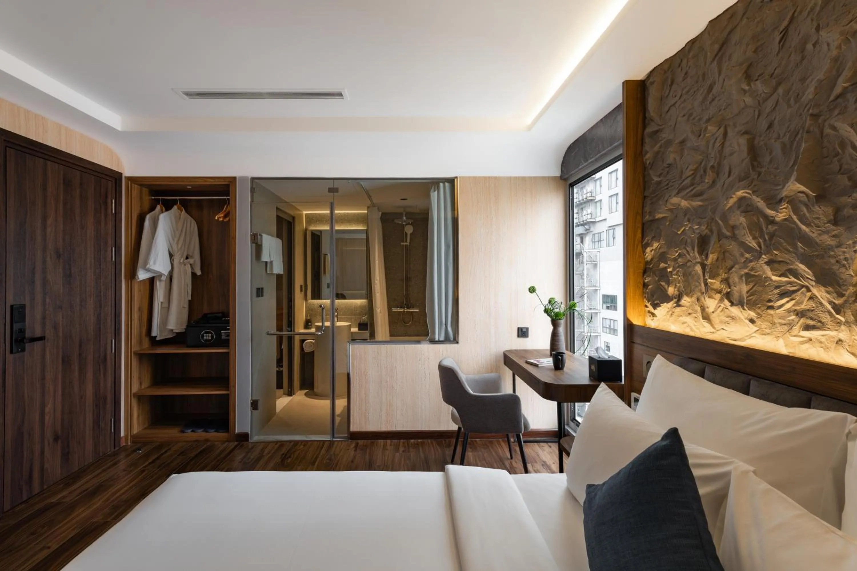 Shower, Bed in Kin Hotel Thai Van Lung