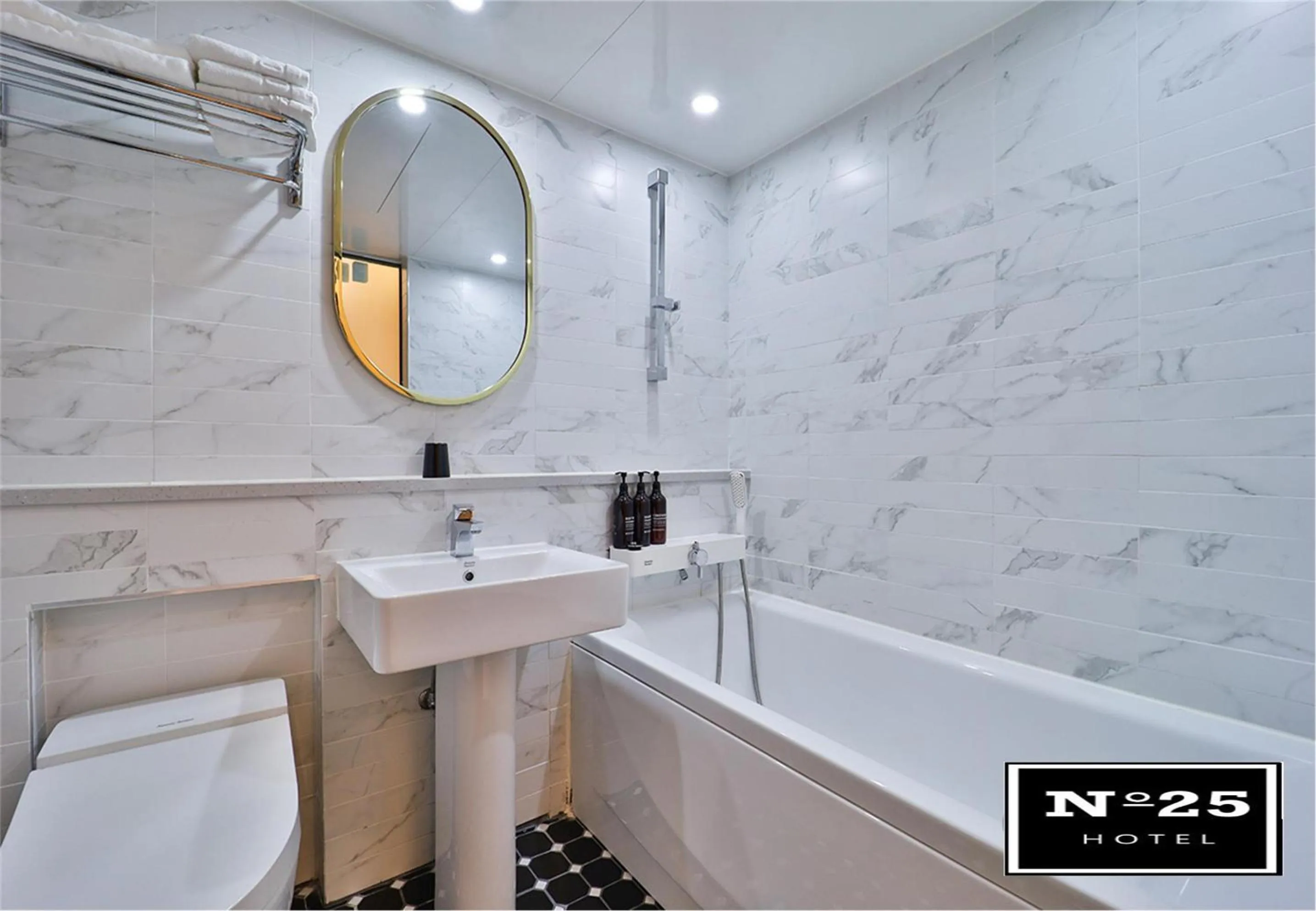 Bath in No25 Hotel Suyu