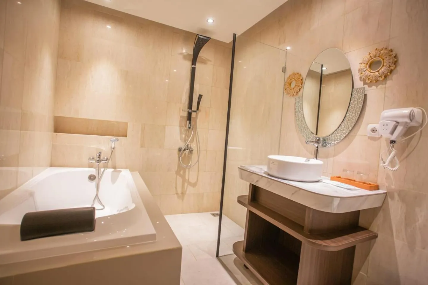 Shower in Avery De Grand City Hotel Bandung