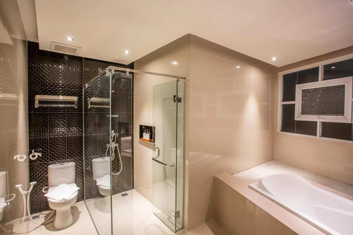 Shower in Avery De Grand City Hotel Bandung