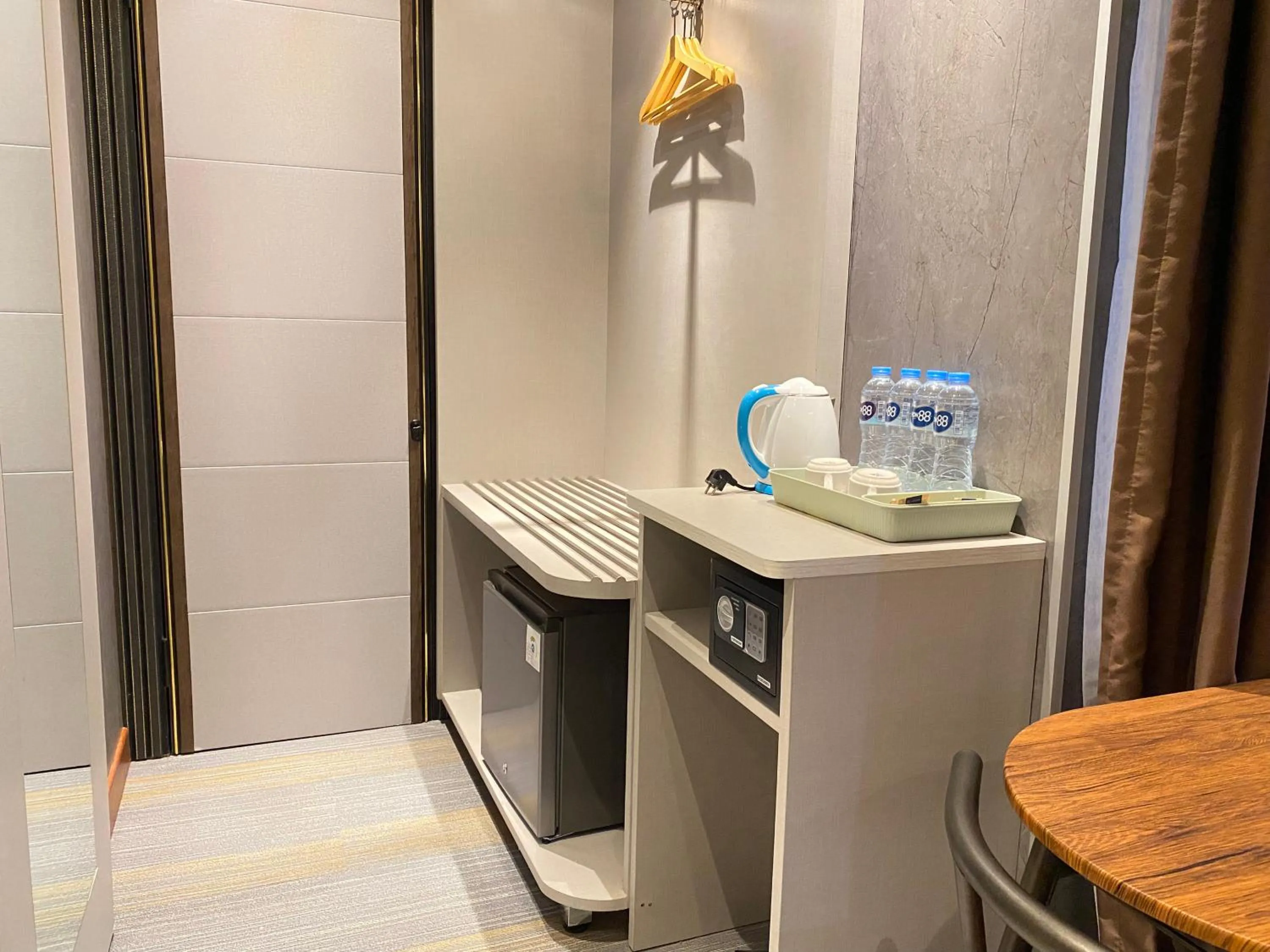 Coffee/tea facilities in Avery De Grand City Hotel Bandung