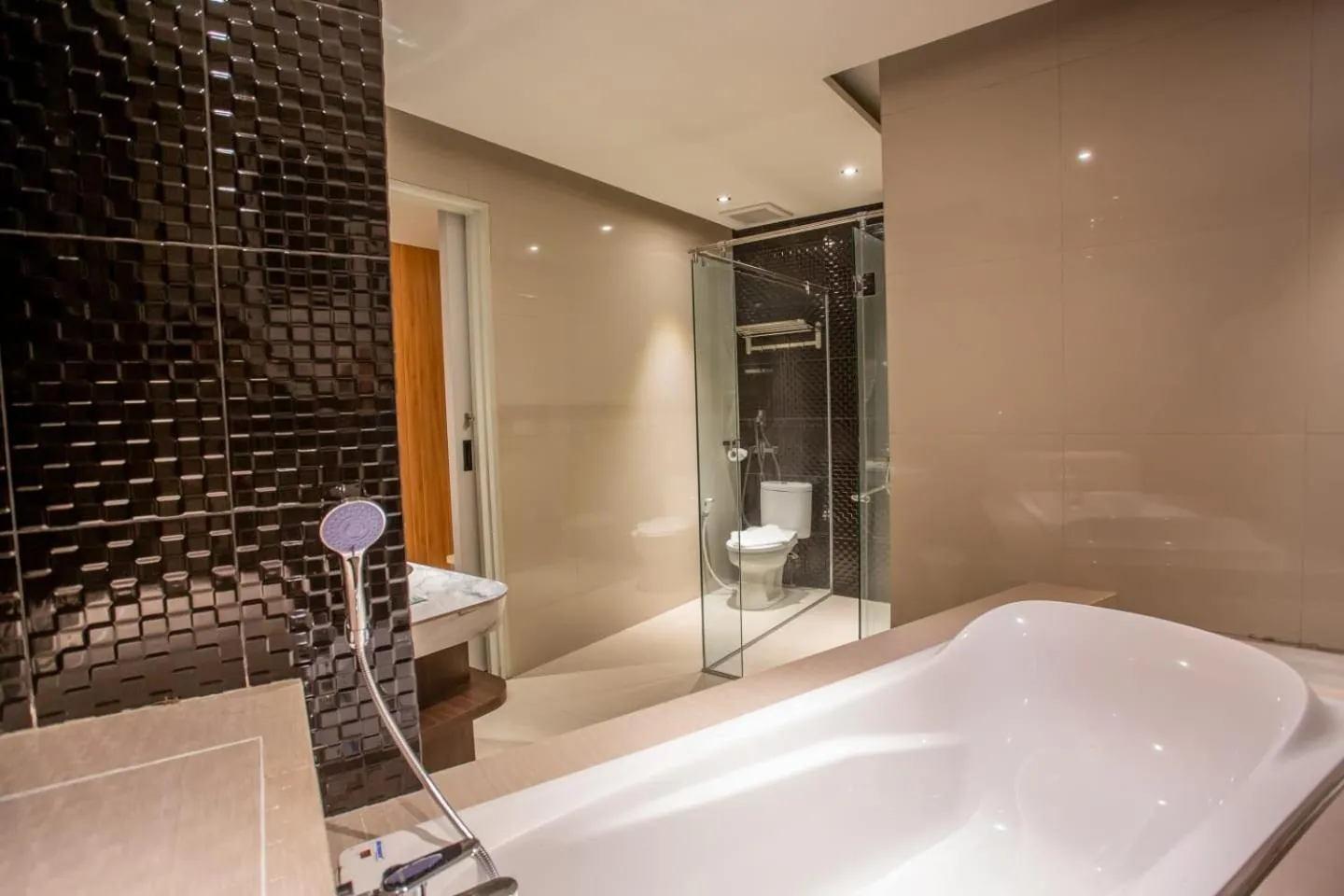 Shower in Avery De Grand City Hotel Bandung