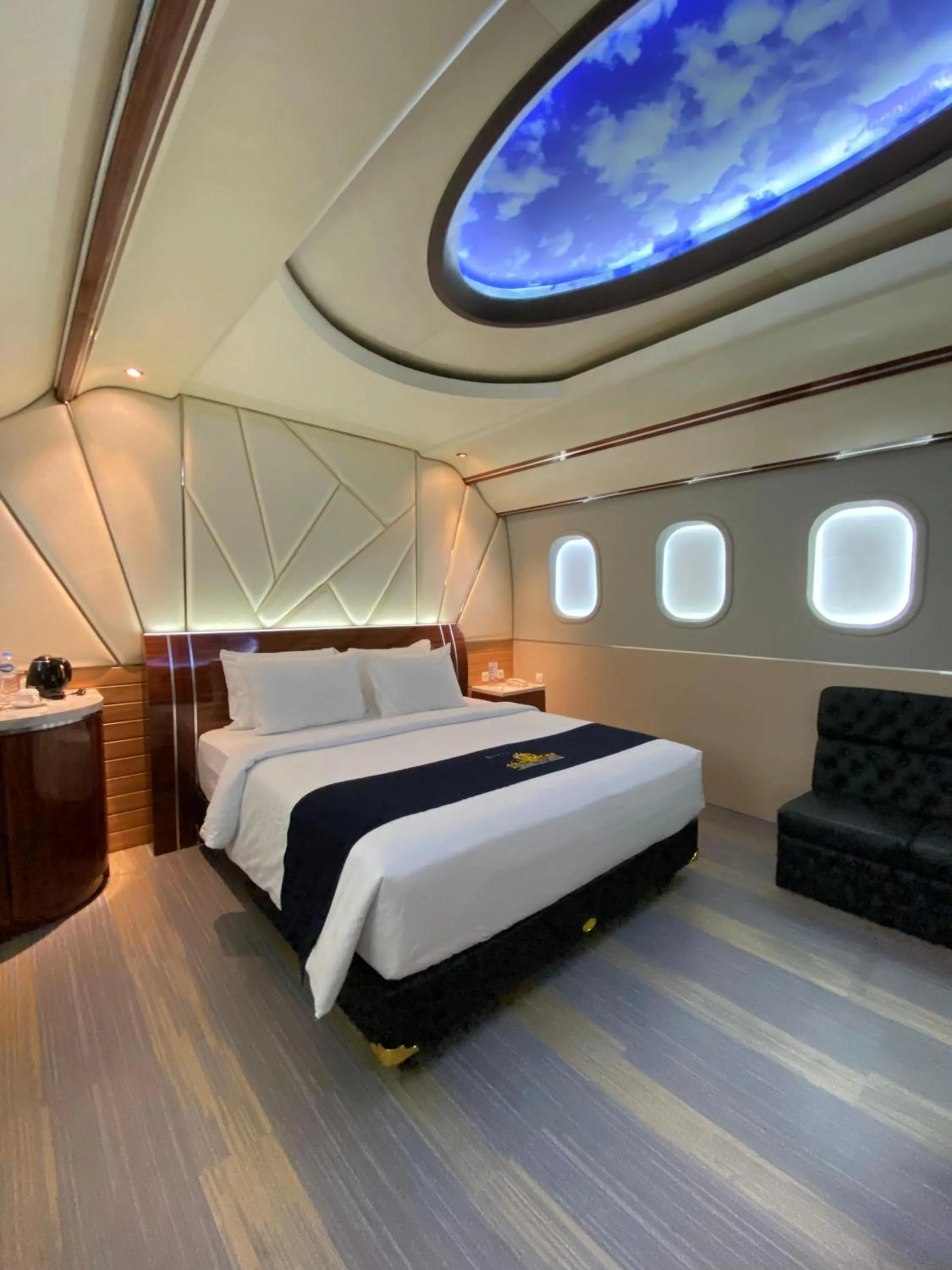 Bedroom, Bed in Avery De Grand City Hotel Bandung