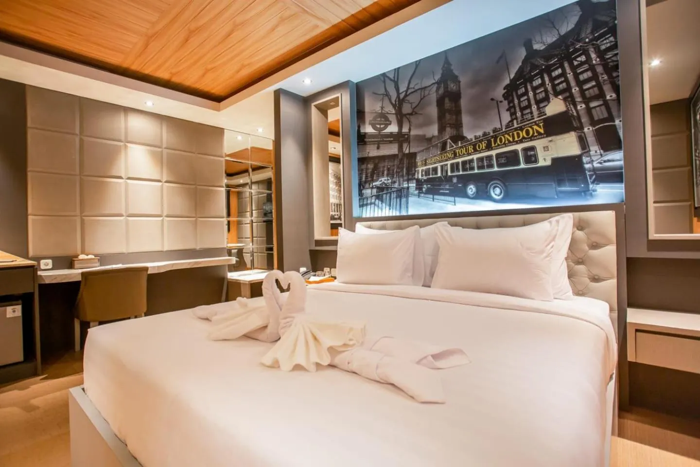 Bedroom, Bed in Avery De Grand City Hotel Bandung