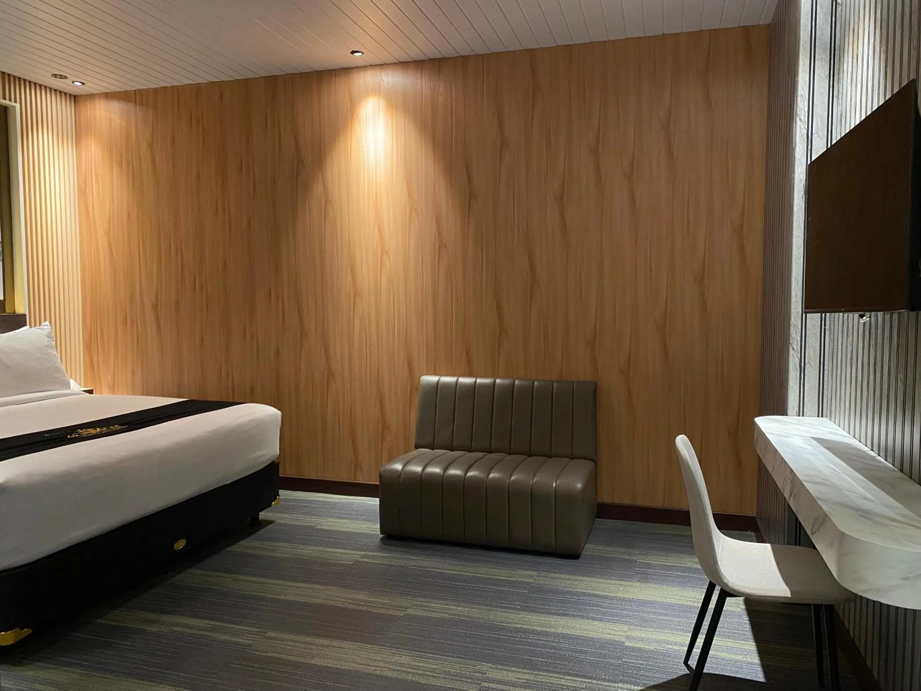 Bedroom, Bed in Avery De Grand City Hotel Bandung