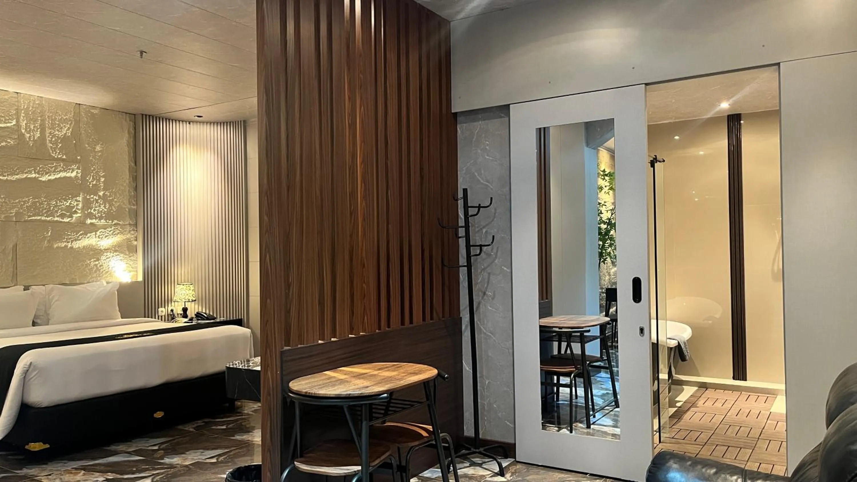 Bed in Avery De Grand City Hotel Bandung