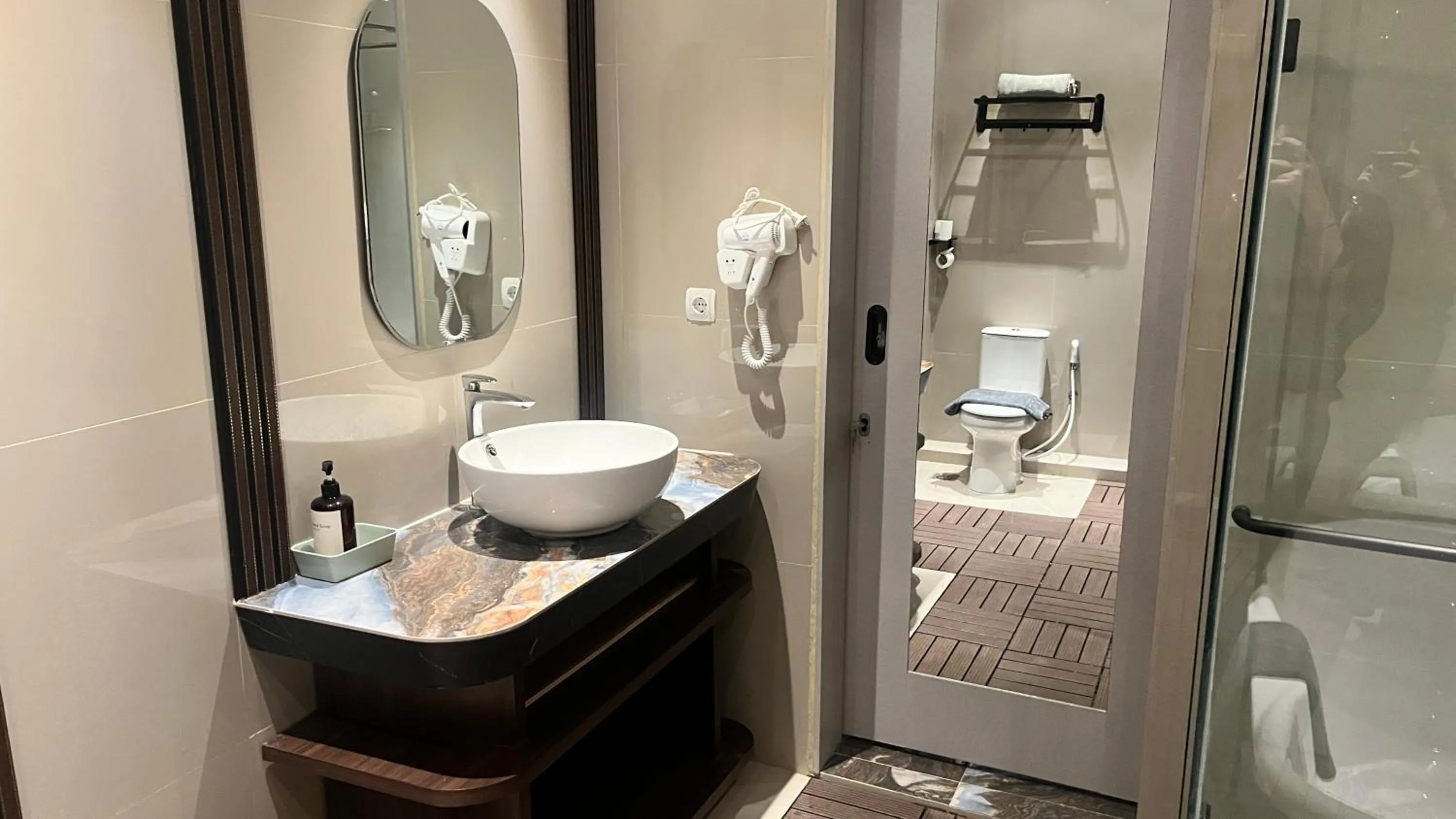 Shower in Avery De Grand City Hotel Bandung