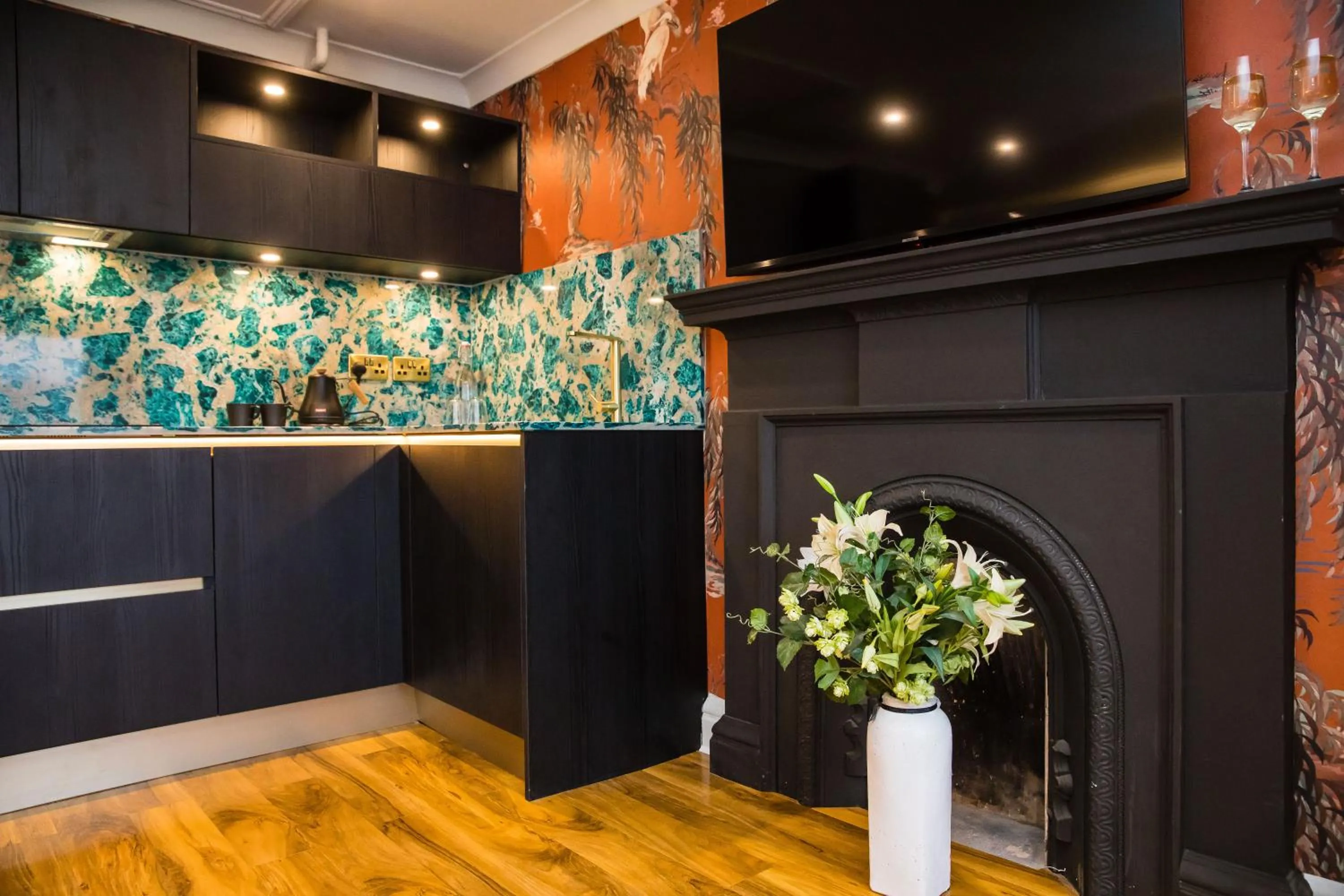 TV and multimedia in The Burgoyne - Stunning Hotel with Amazing Views and Impeccable Service