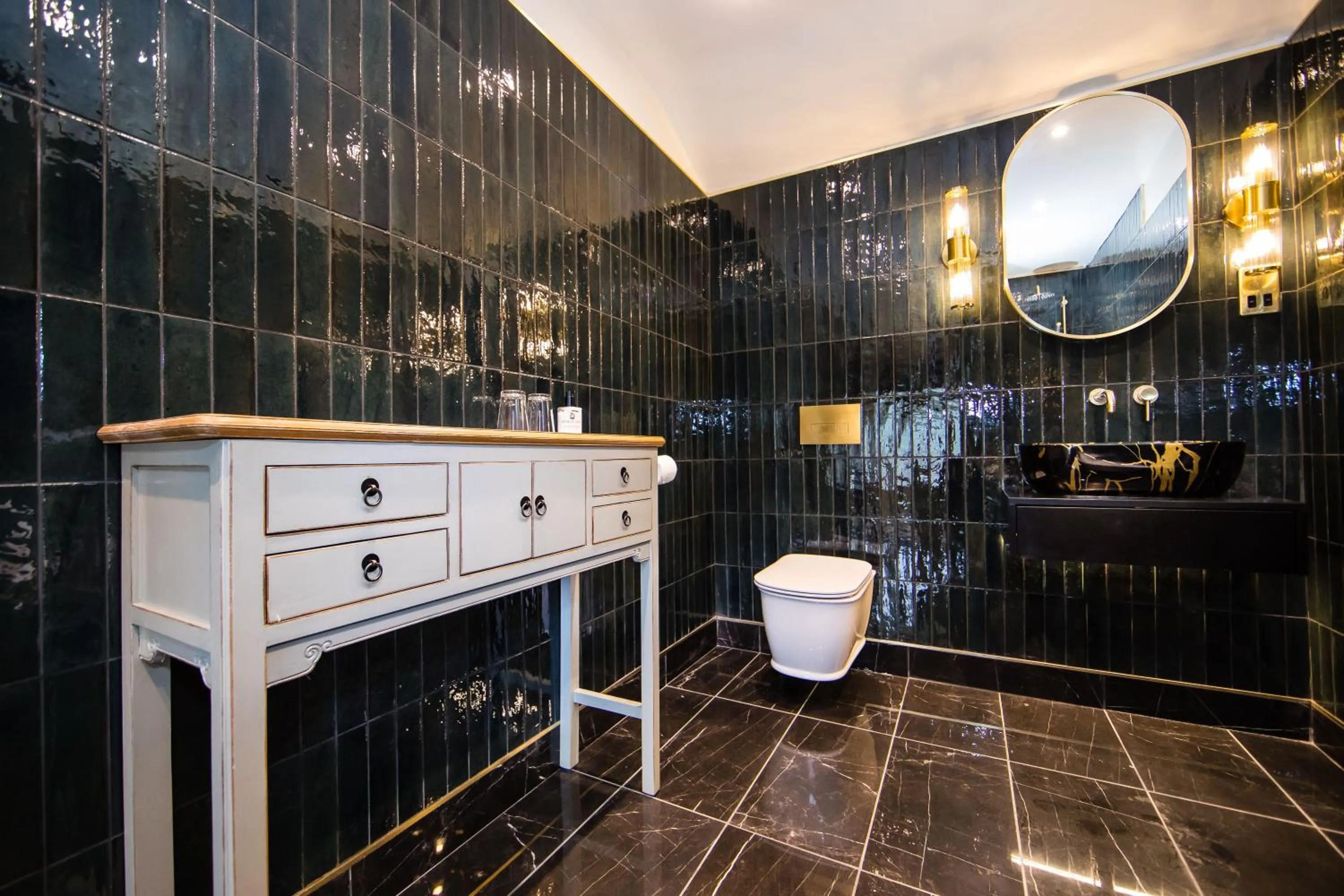 Toilet in The Burgoyne - Stunning Hotel with Amazing Views and Impeccable Service