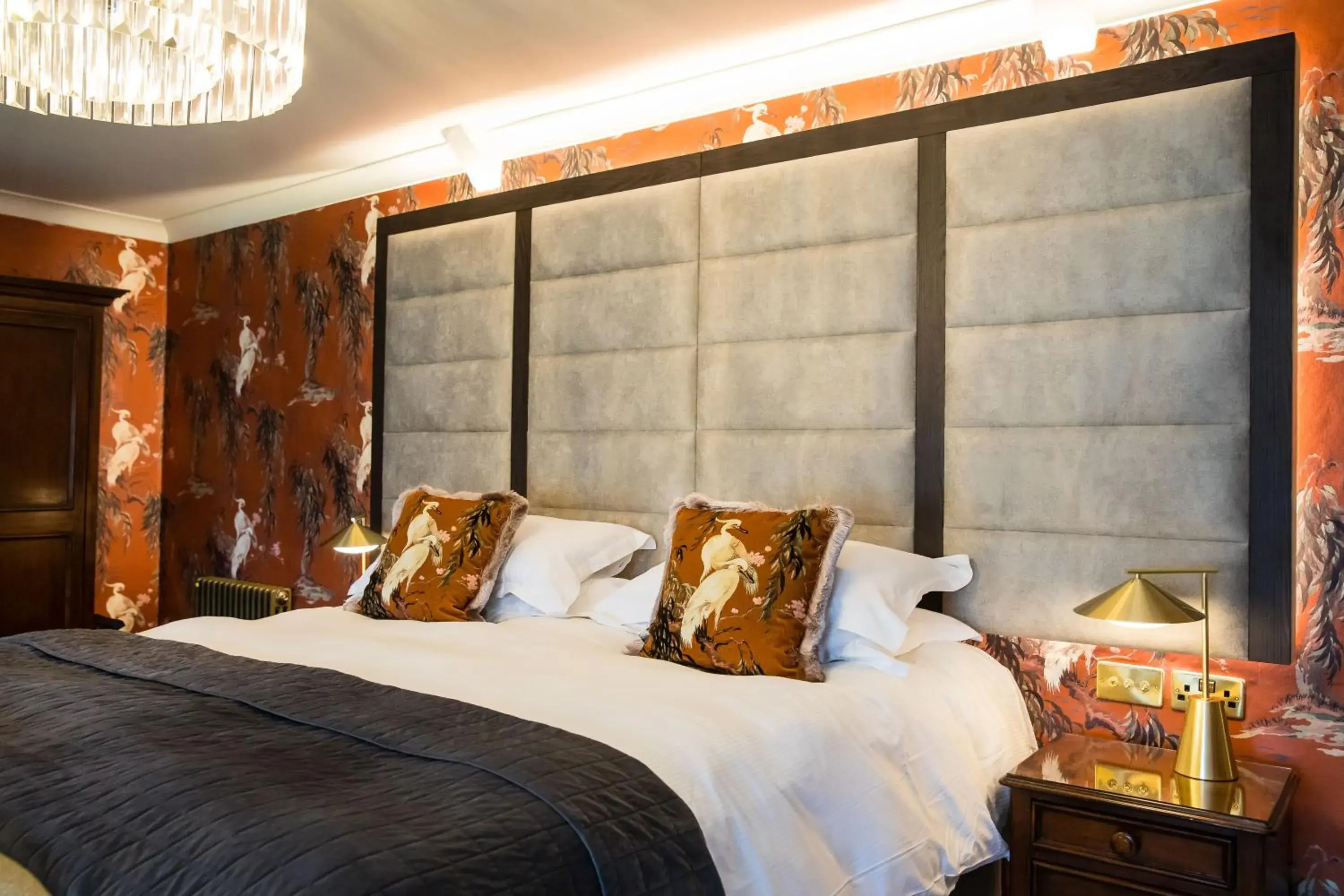 One-Bedroom Superior Apartment in The Burgoyne - Stunning Hotel with Amazing Views and Impeccable Service One-Bedroom Superior Apartment in The Burgoyne - Stunning Hotel with Amazing Views and Impeccable Service