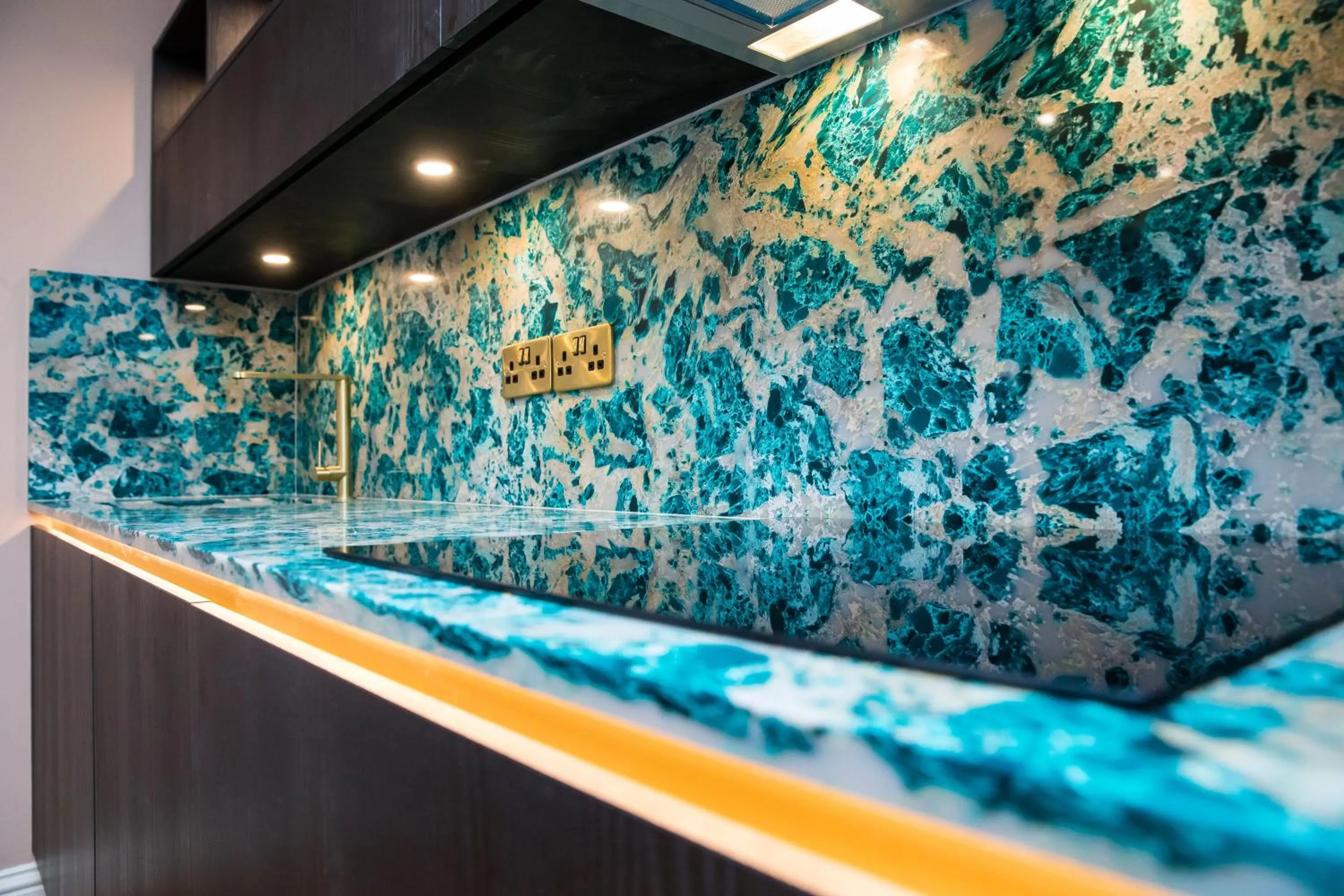 Kitchen or kitchenette in The Burgoyne - Stunning Hotel with Amazing Views and Impeccable Service