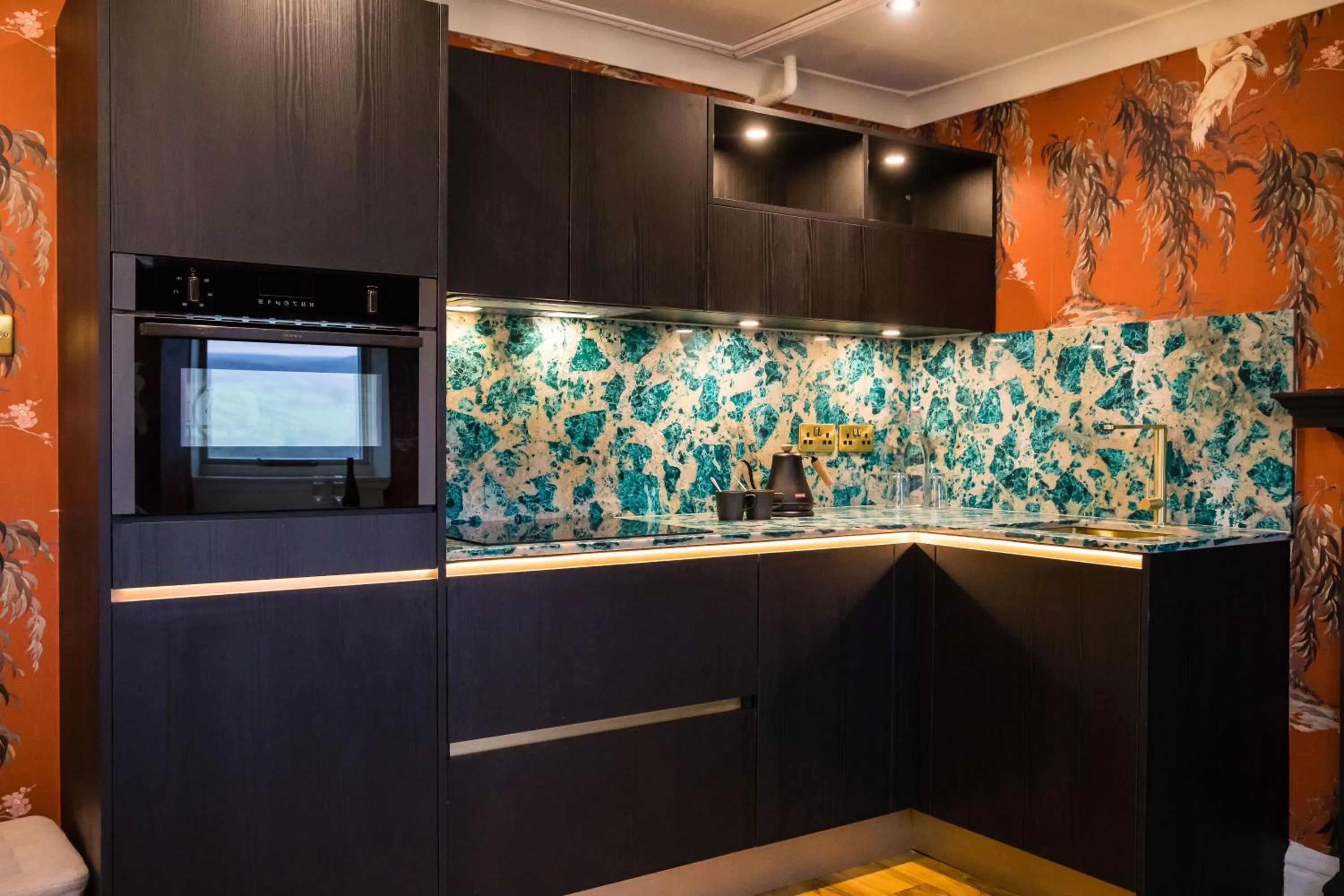 Kitchen or kitchenette in The Burgoyne - Stunning Hotel with Amazing Views and Impeccable Service