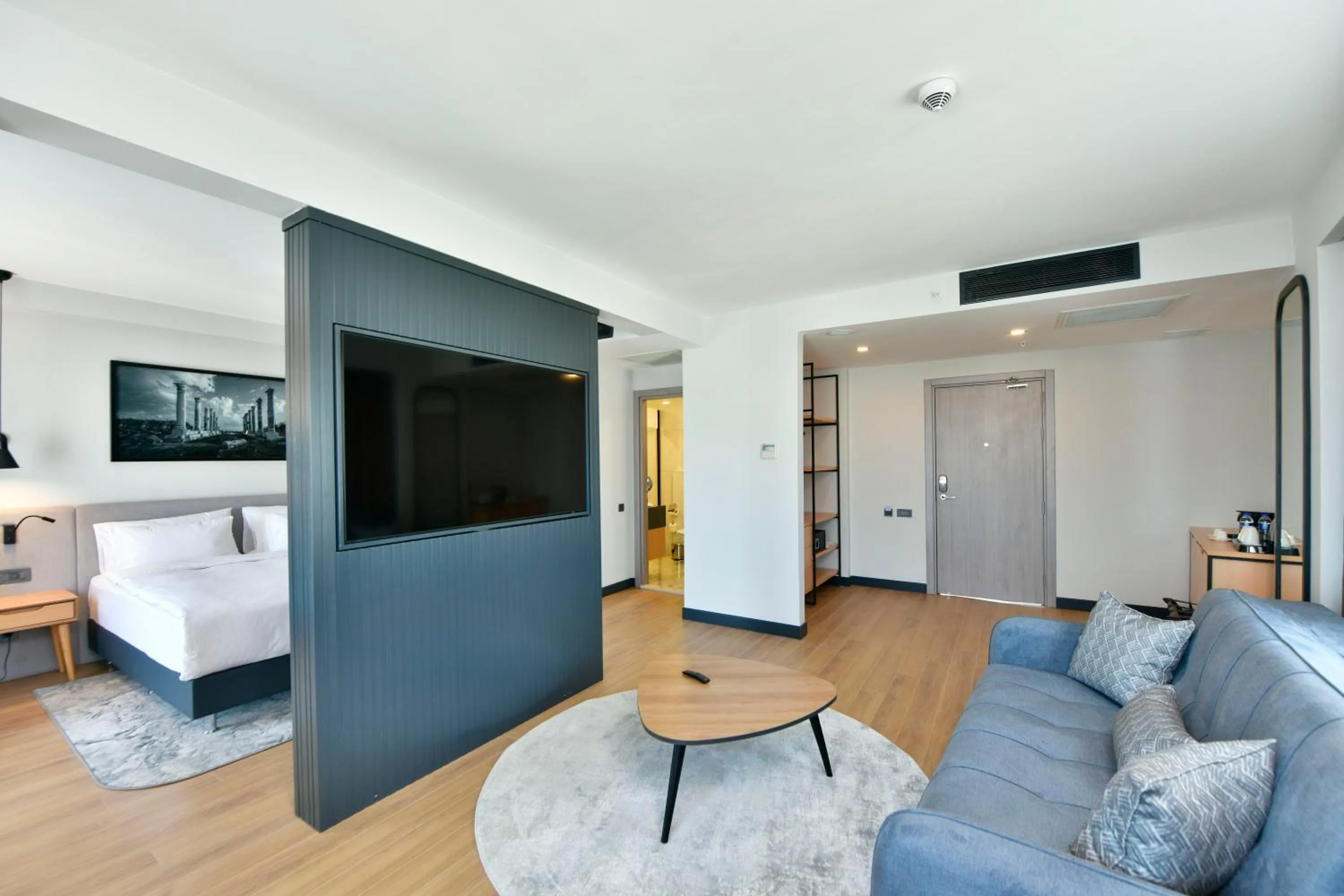 Communal lounge/ TV room in Radisson Hotel Mersin