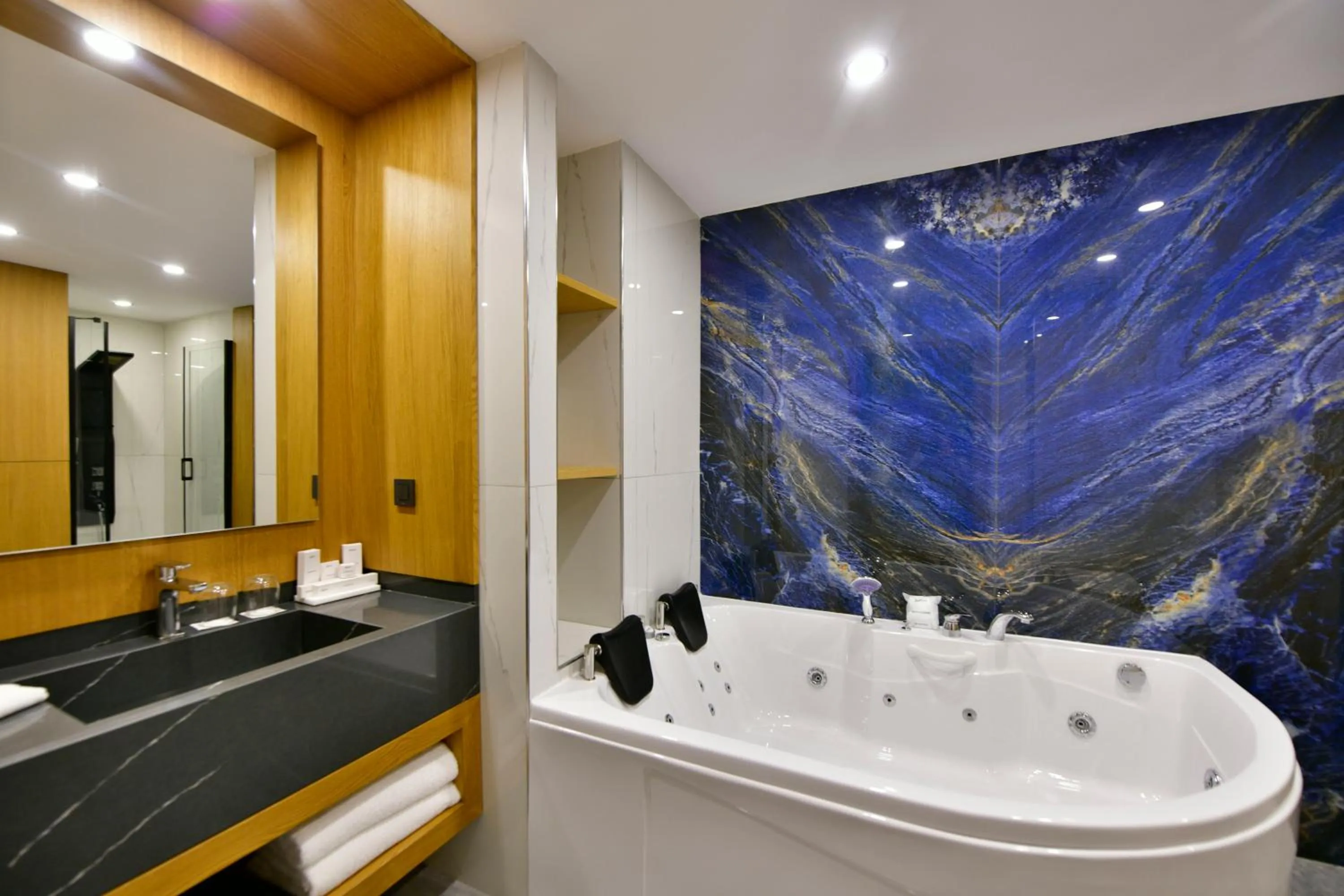 Shower in Radisson Hotel Mersin