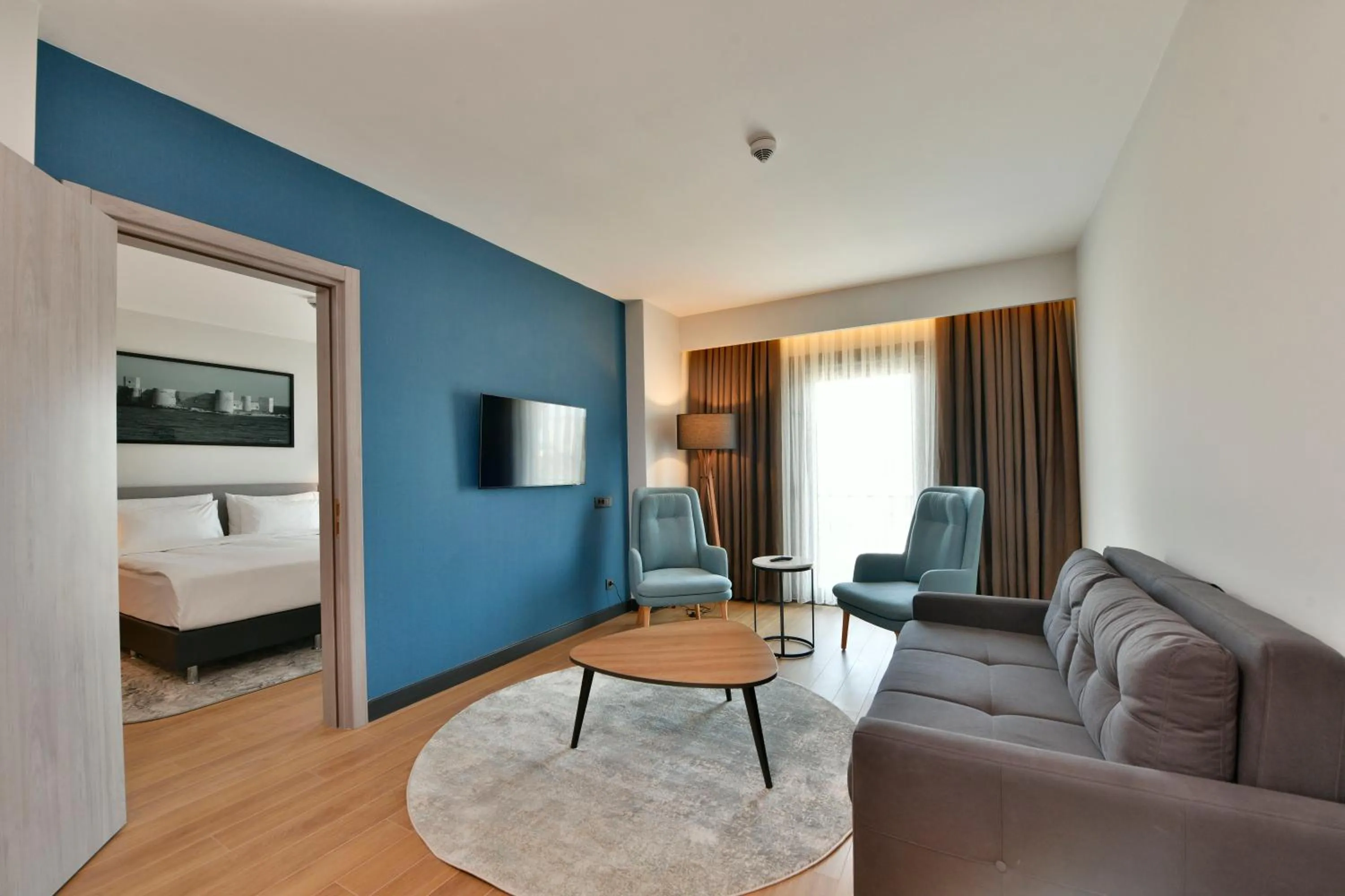 Living room, Bed in Radisson Hotel Mersin