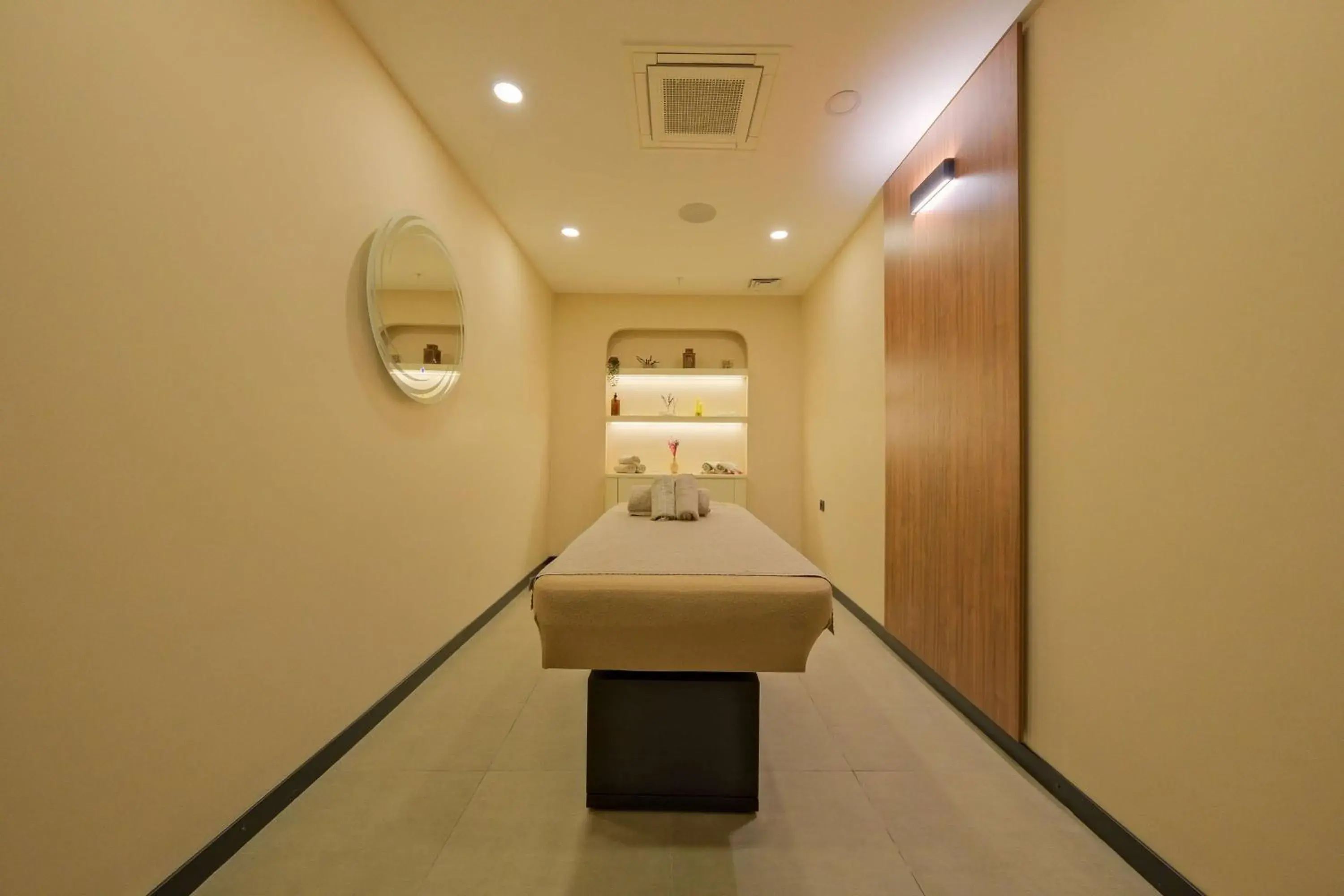 Fitness centre/facilities, Bed in Radisson Hotel Mersin Fitness centre/facilities, Bed in Radisson Hotel Mersin