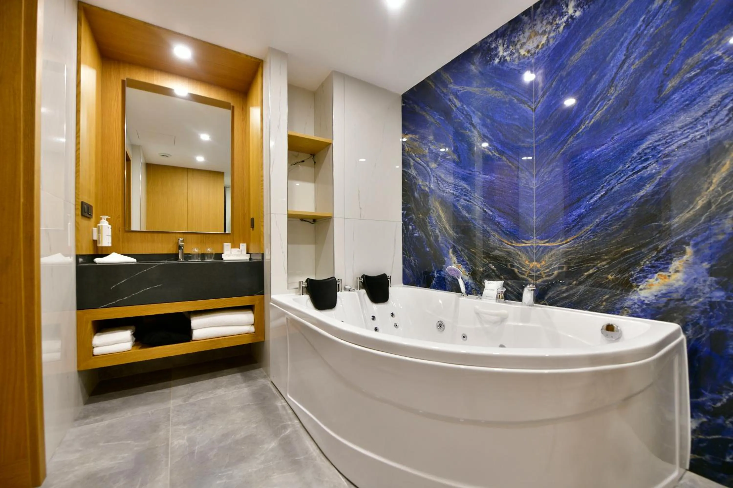 Hot Tub in Radisson Hotel Mersin