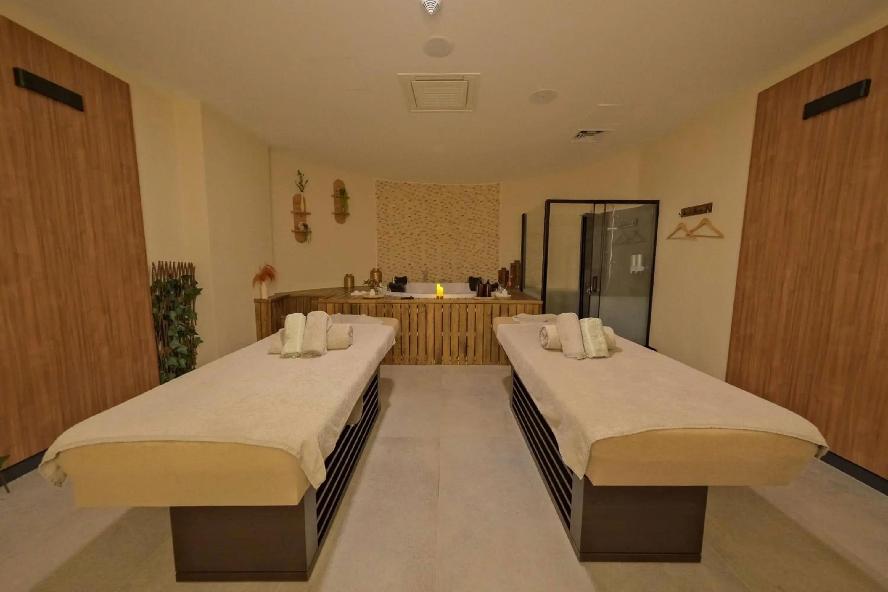 Fitness centre/facilities, Bed in Radisson Hotel Mersin Fitness centre/facilities, Bed in Radisson Hotel Mersin