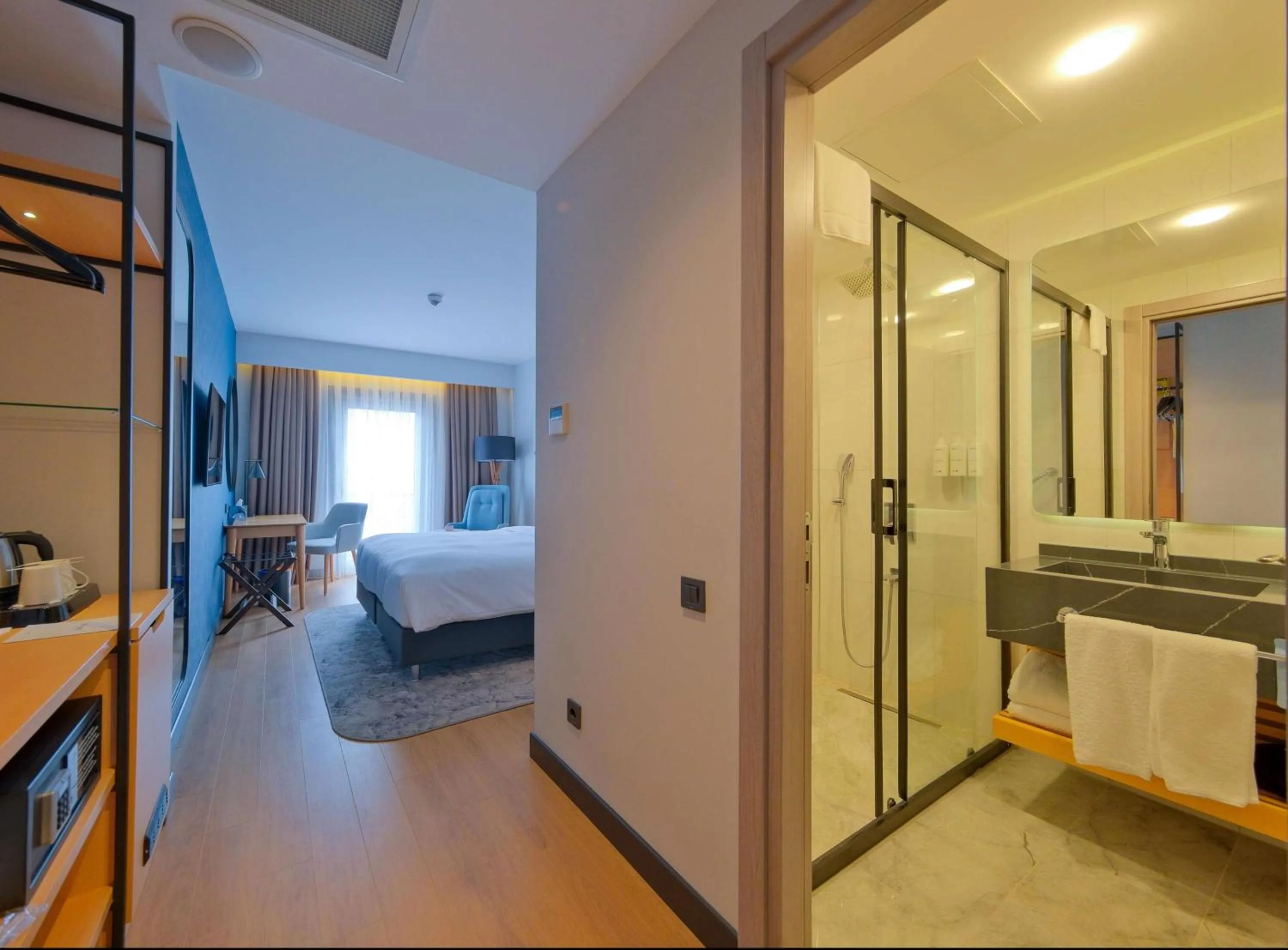 Bedroom, Bed in Radisson Hotel Mersin