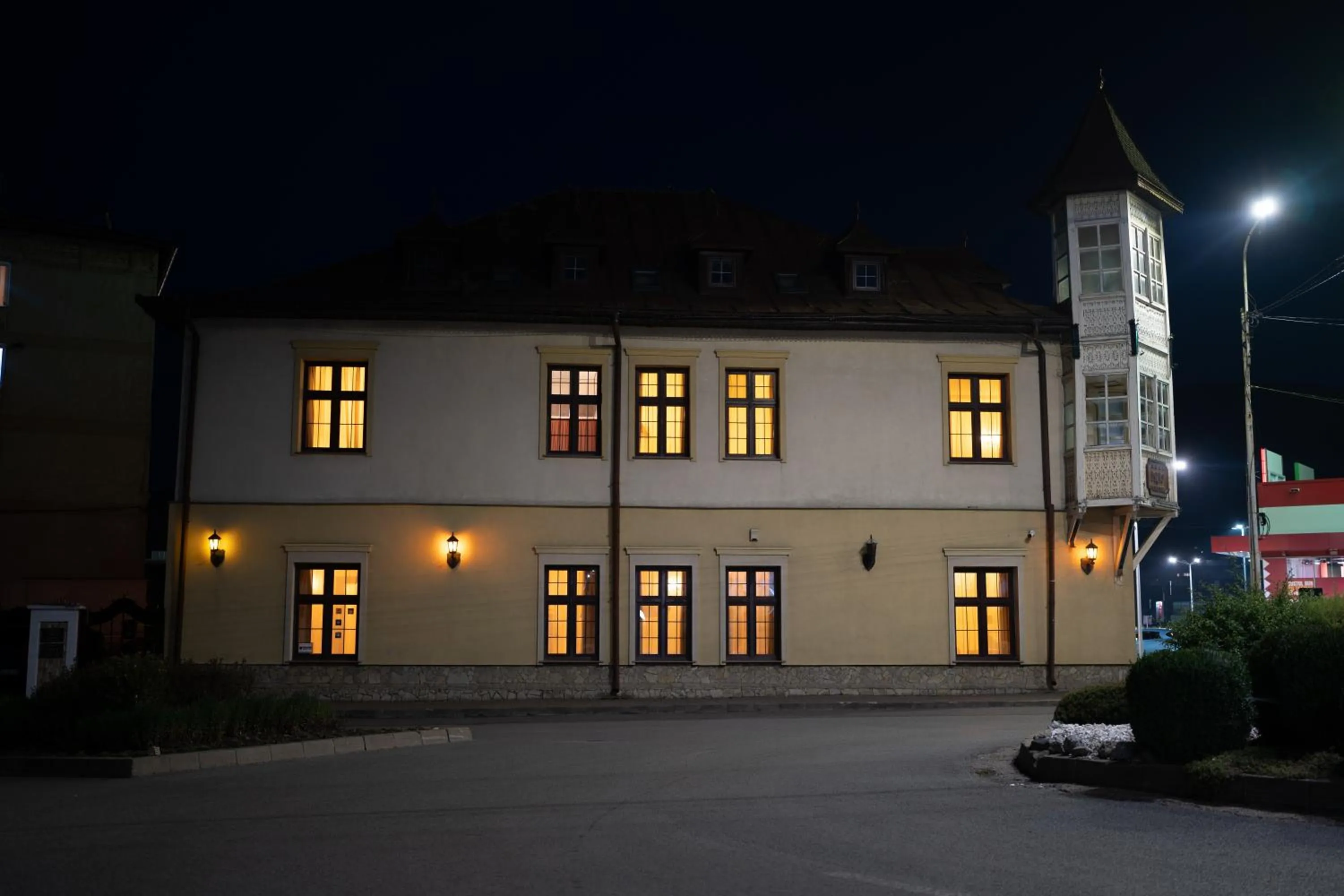 Property building in IRIS BOUTIQUE 4star - Vila Turistica - Centru Vatra Dornei - SELF CHECK-IN
