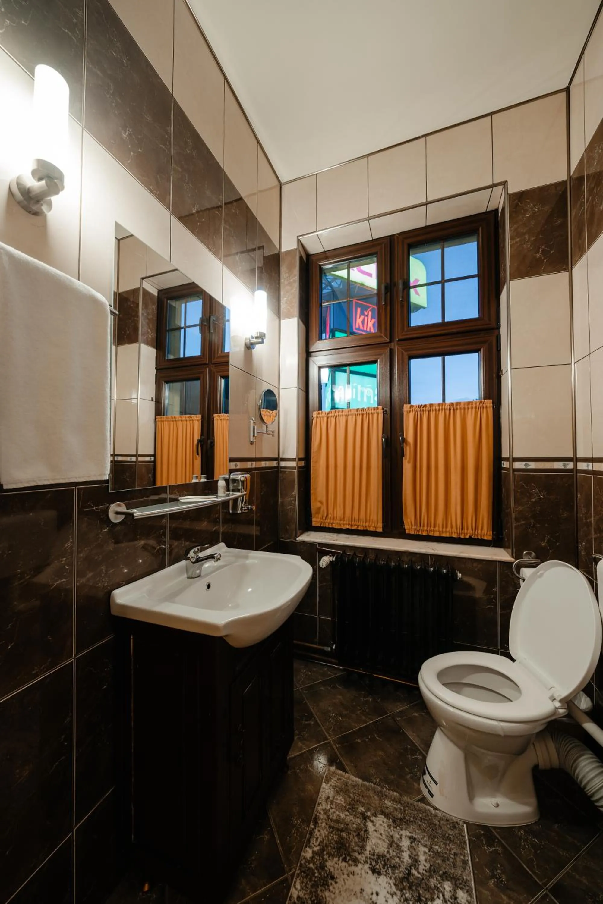 Toilet in IRIS BOUTIQUE 4star - Vila Turistica - Centru Vatra Dornei - SELF CHECK-IN