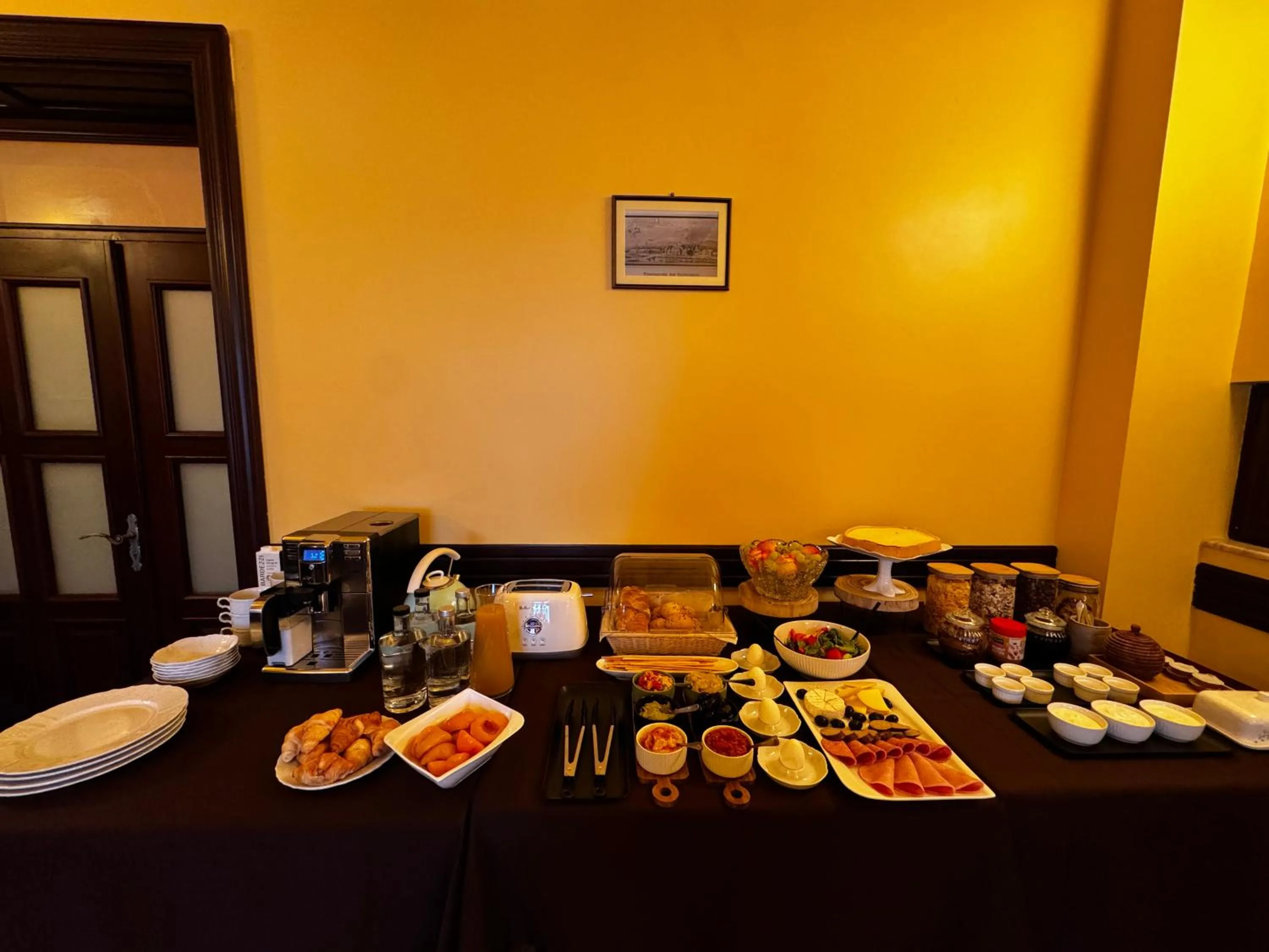 Restaurant/places to eat in IRIS BOUTIQUE 4star - Vila Turistica - Centru Vatra Dornei - SELF CHECK-IN