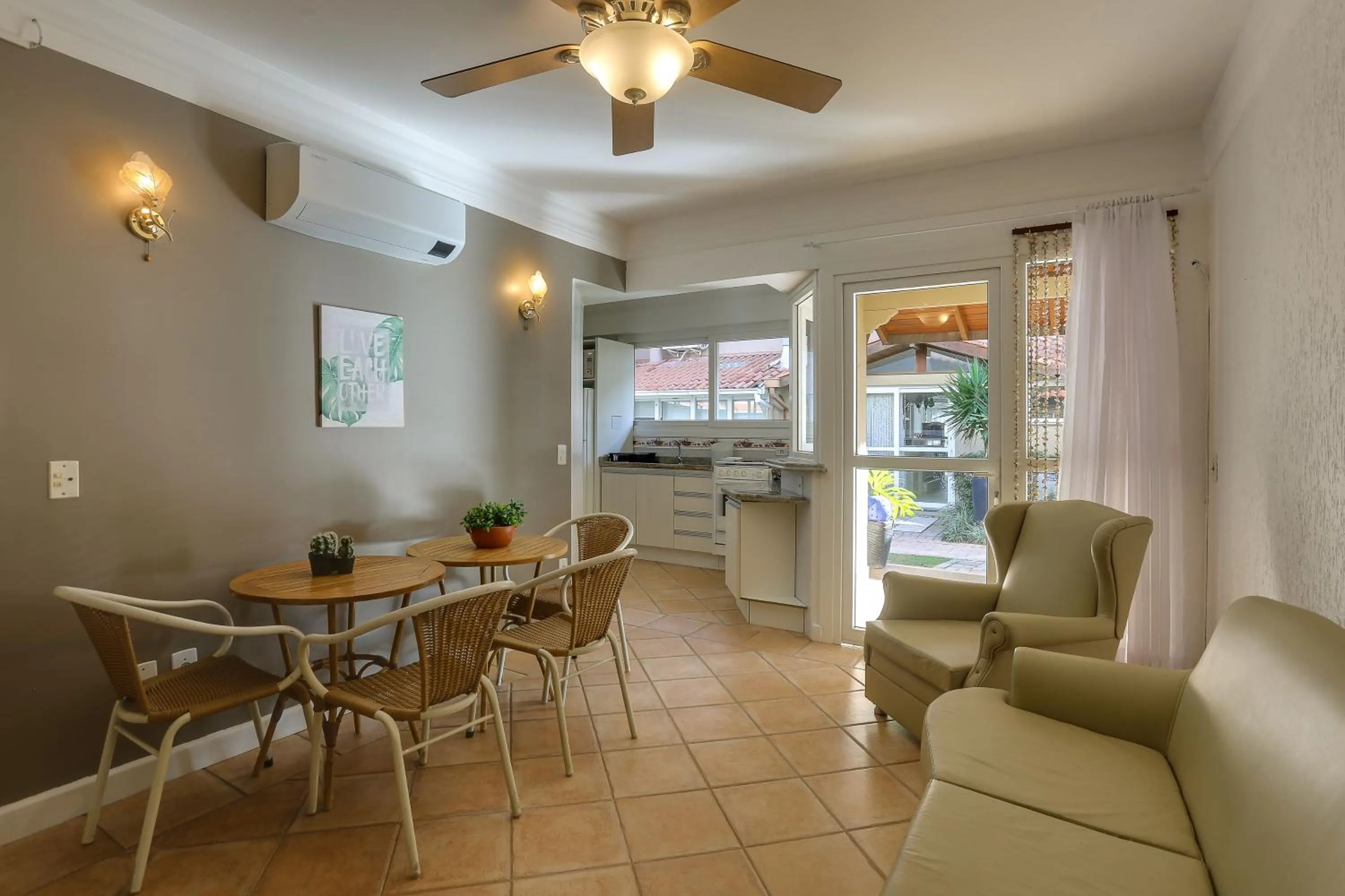 Dining area in Villas Jurerê Residences