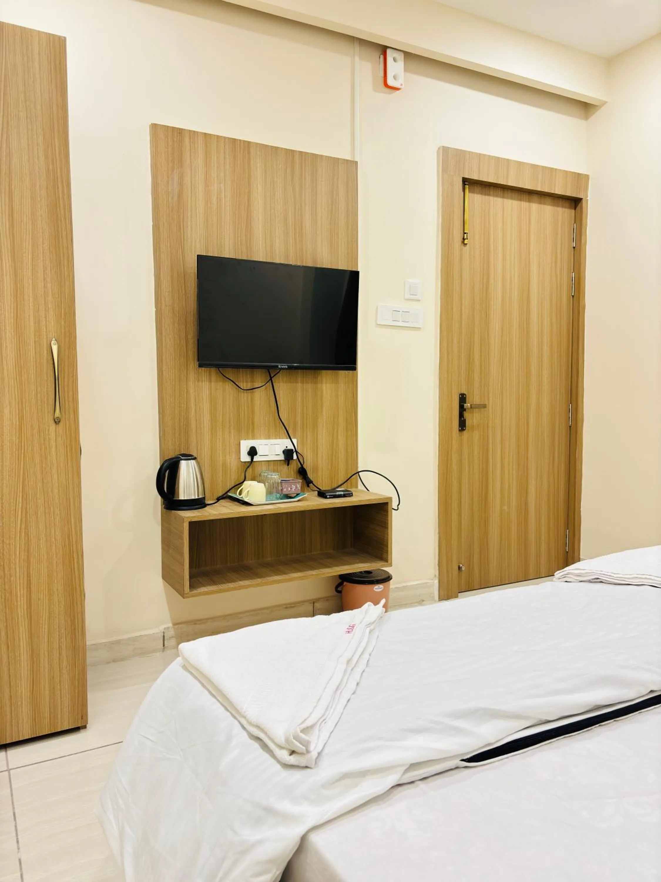 TV and multimedia, Bed in Hotel Shreegopal