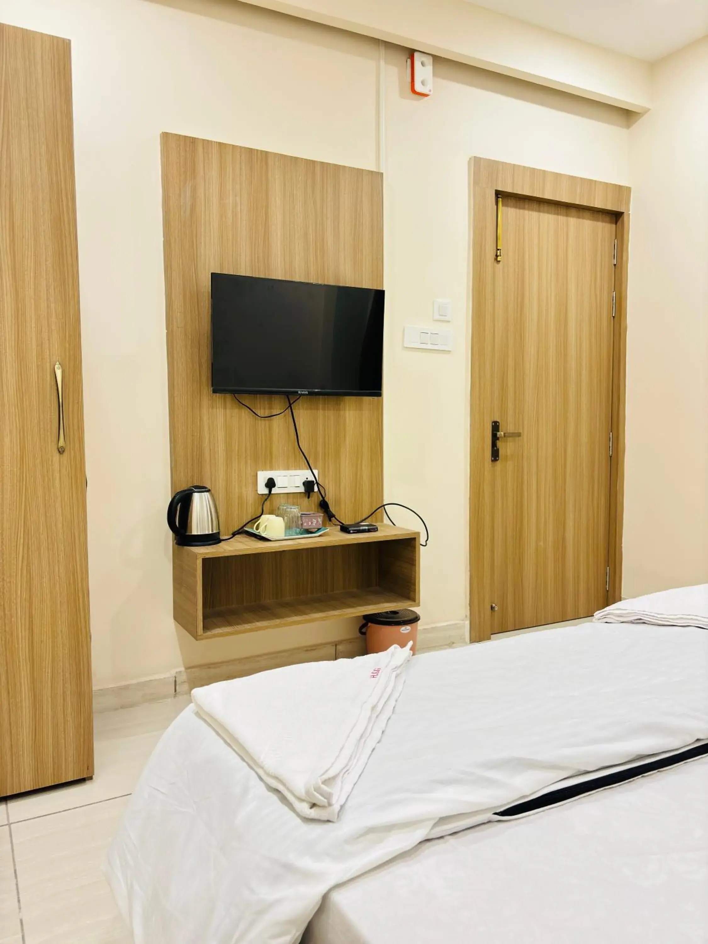 TV and multimedia, Bed in Hotel Shreegopal TV and multimedia, Bed in Hotel Shreegopal