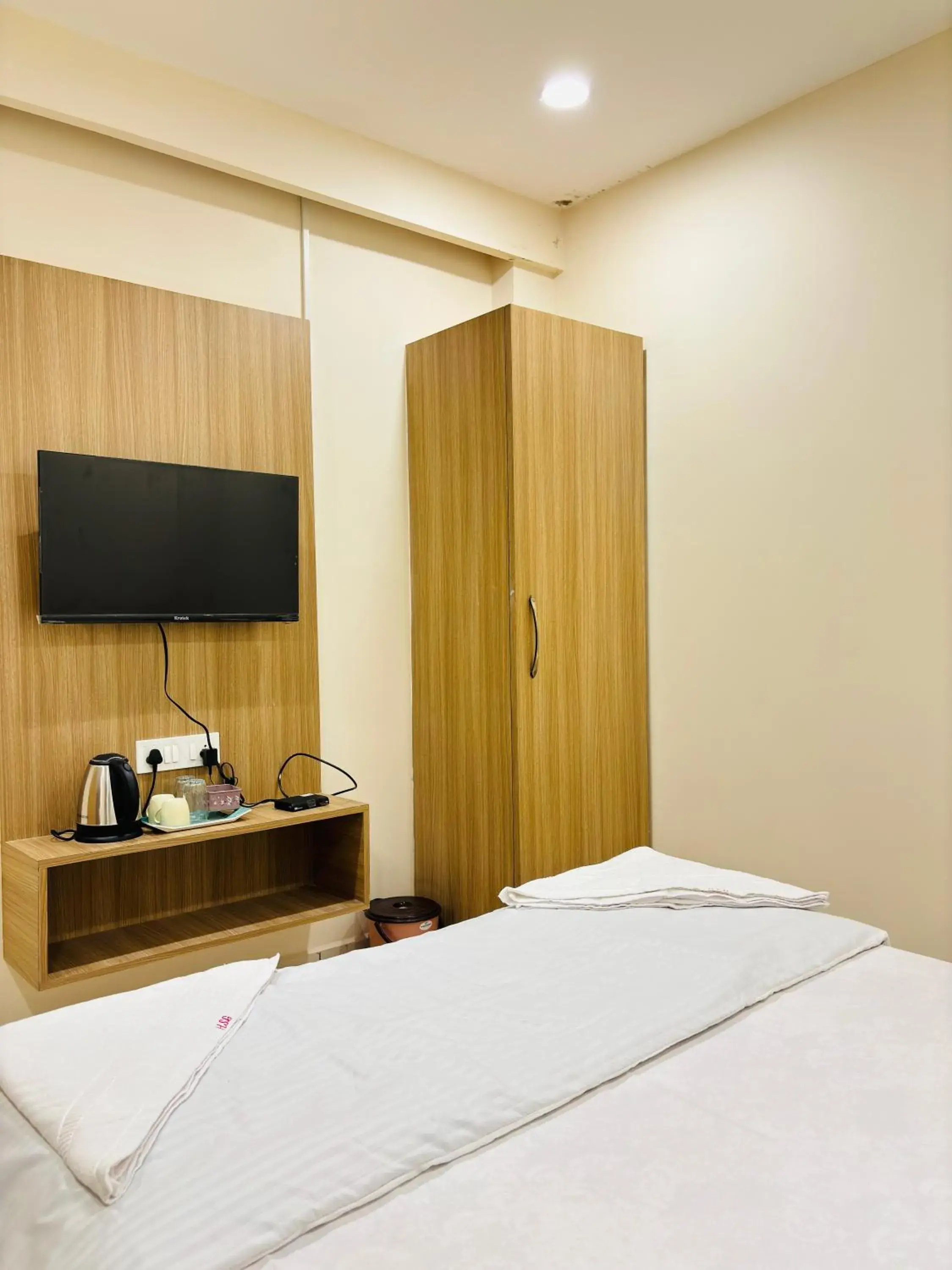 TV and multimedia, Bed in Hotel Shreegopal TV and multimedia, Bed in Hotel Shreegopal