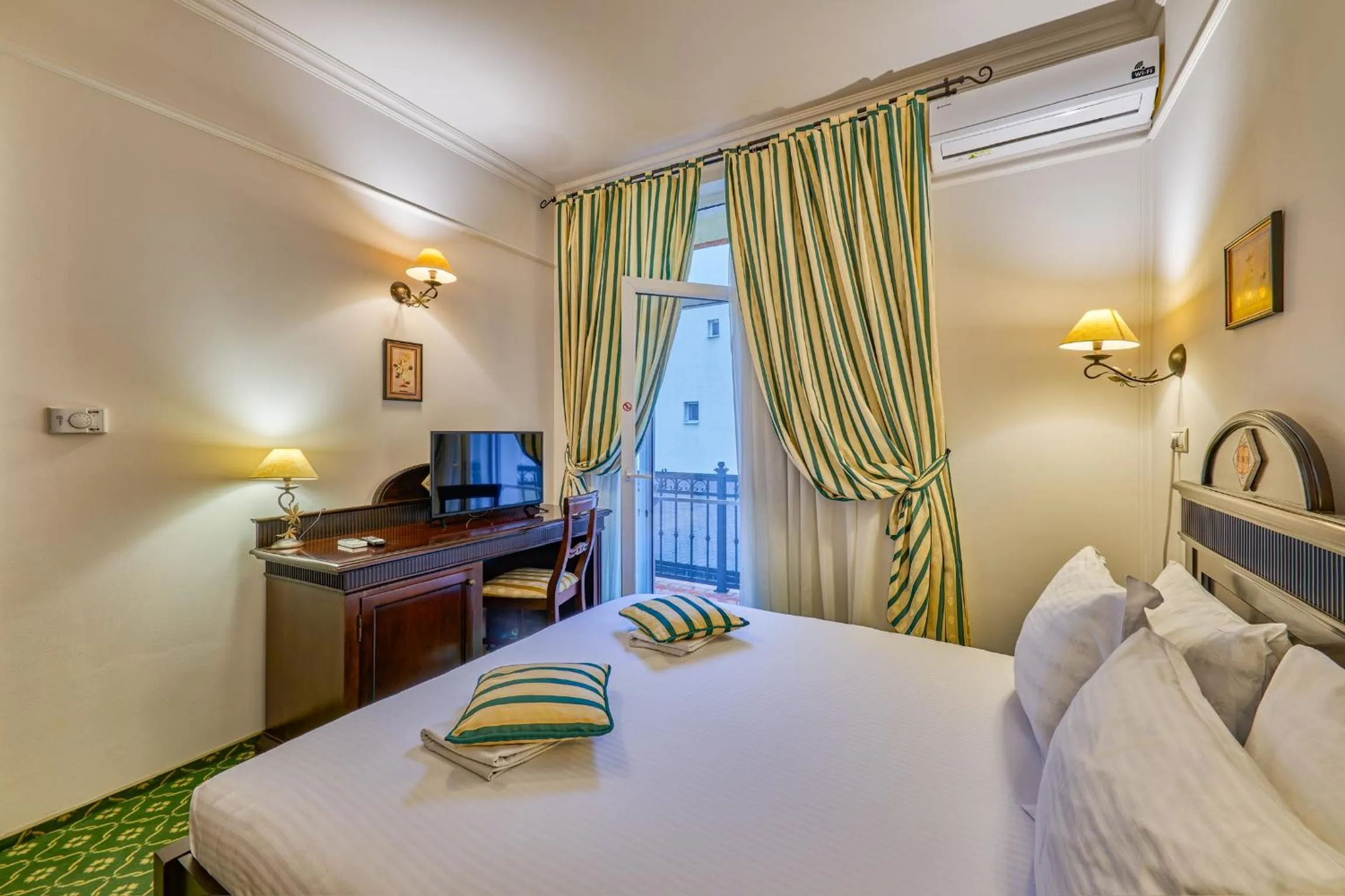 Bed in Hotel Classico Timisoara